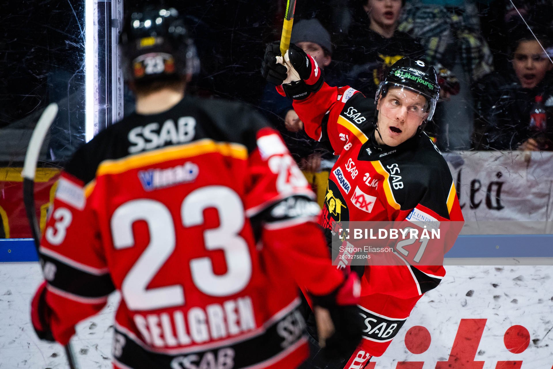 Luleås Juhani Tyrväinen jublar