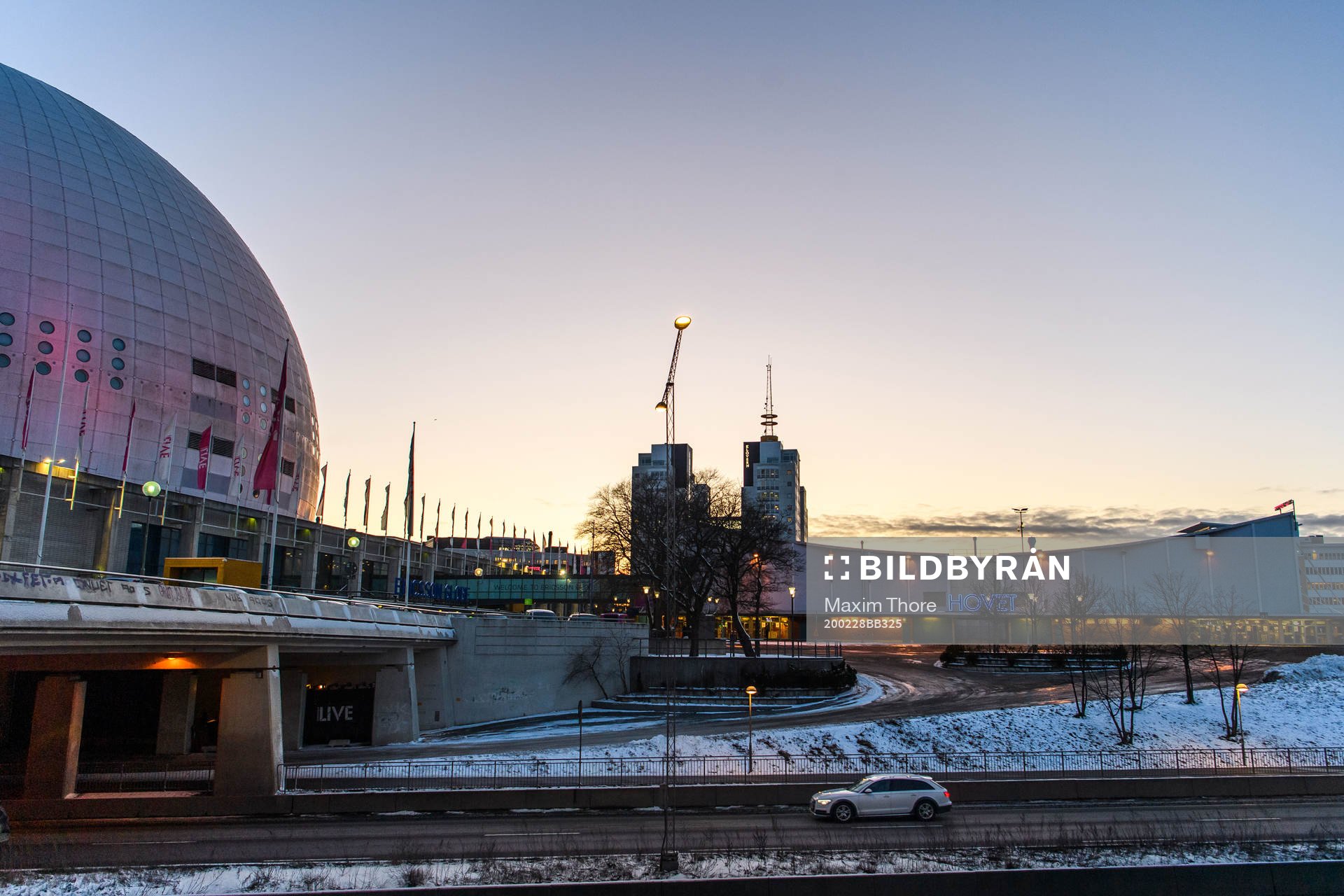 Exteriör av Globen och Hovet