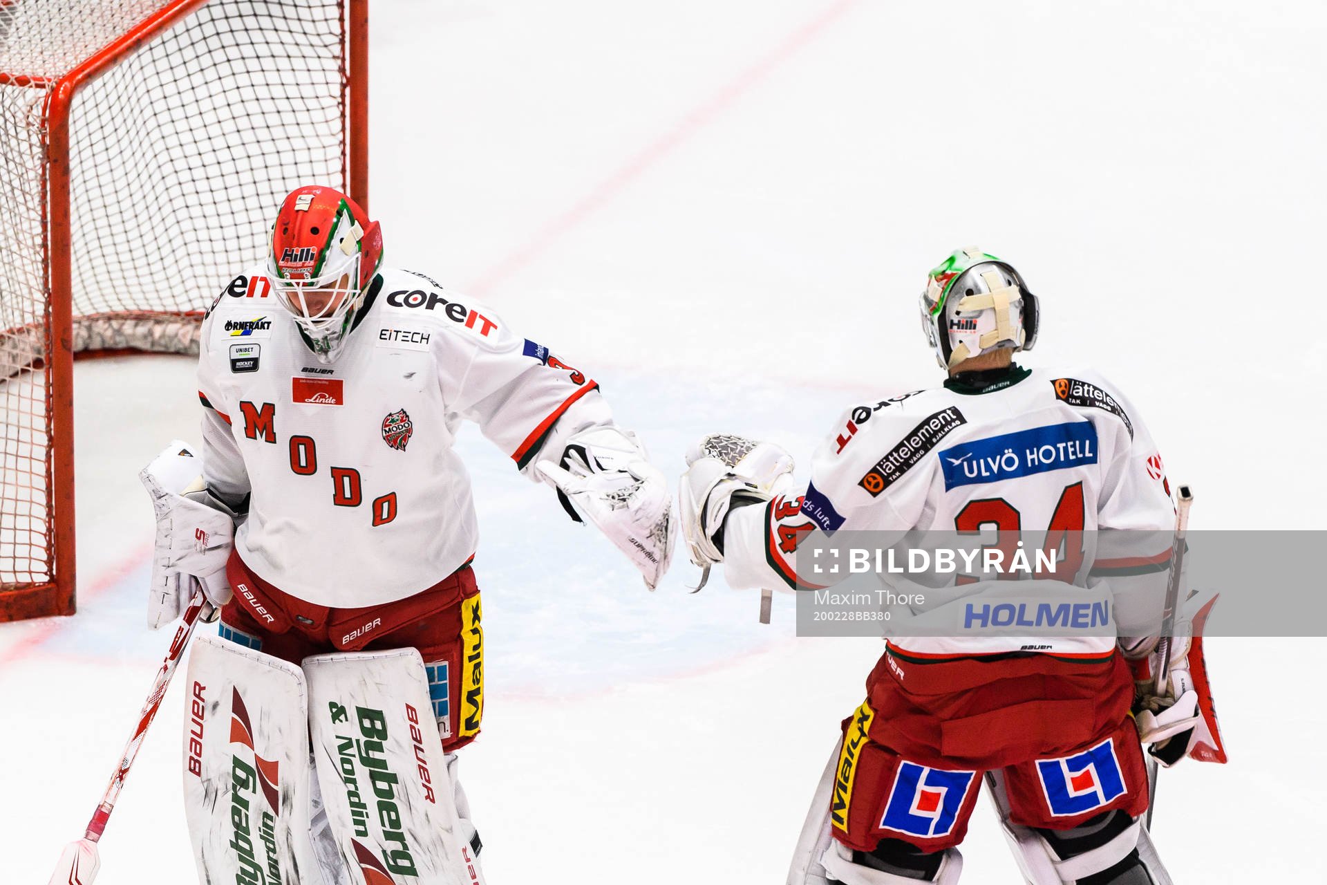 Modos målvakt Linus Lundin och målvakt Erik Hanses