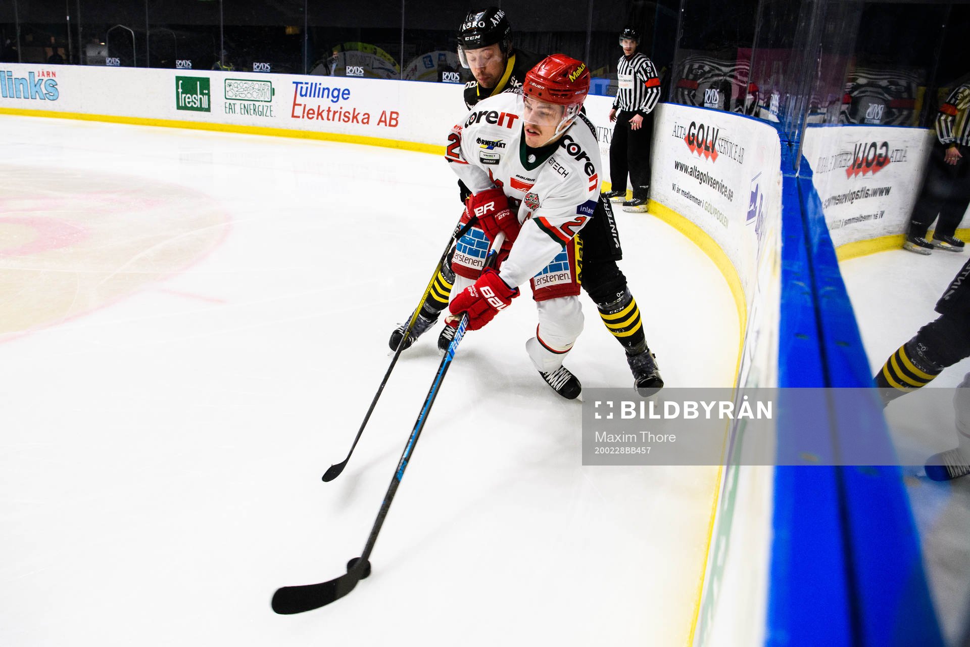 s Robin Jacobsson och Modos Jonathan Johansson