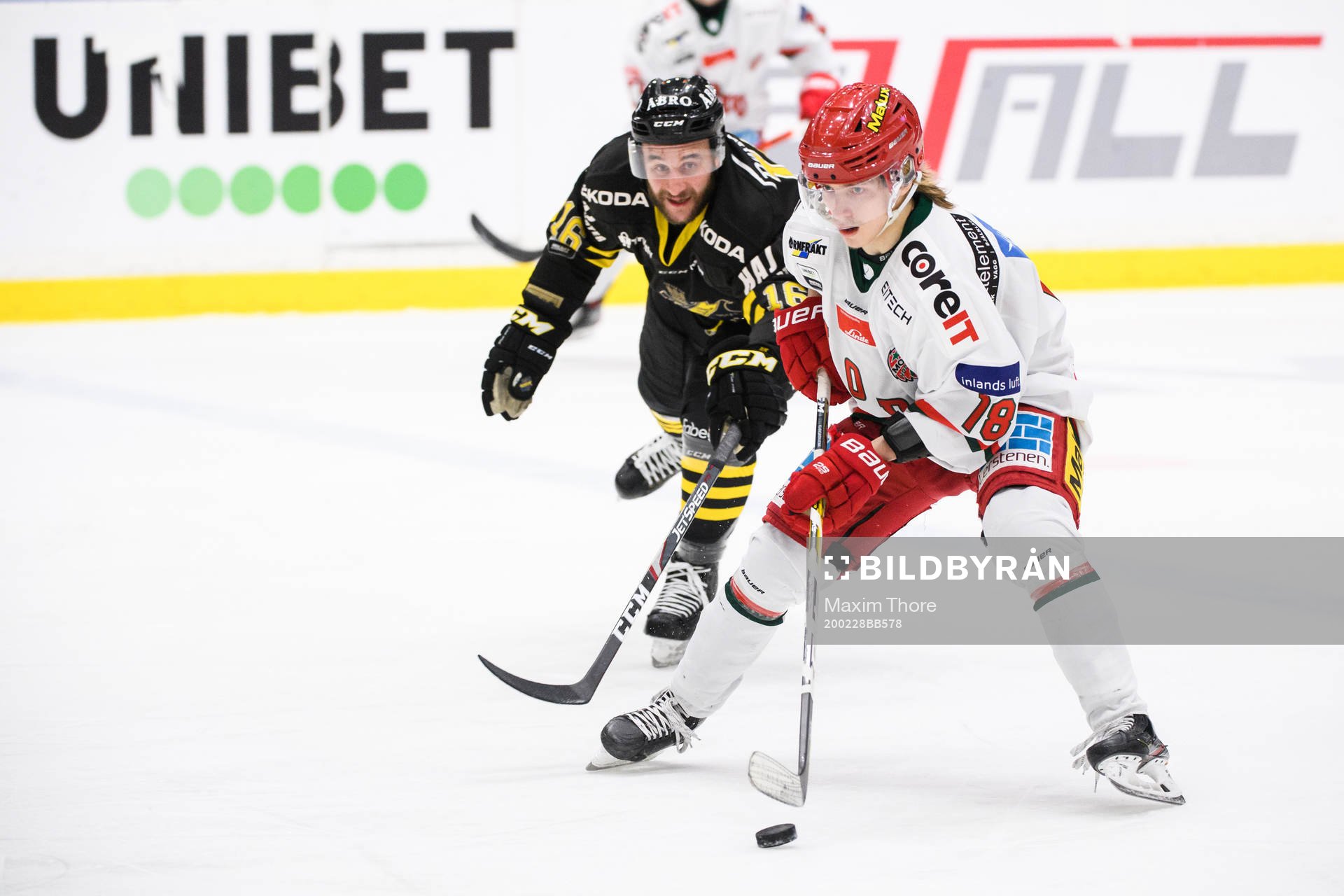 s John Henrion och Modos Iikka Kangasniemi