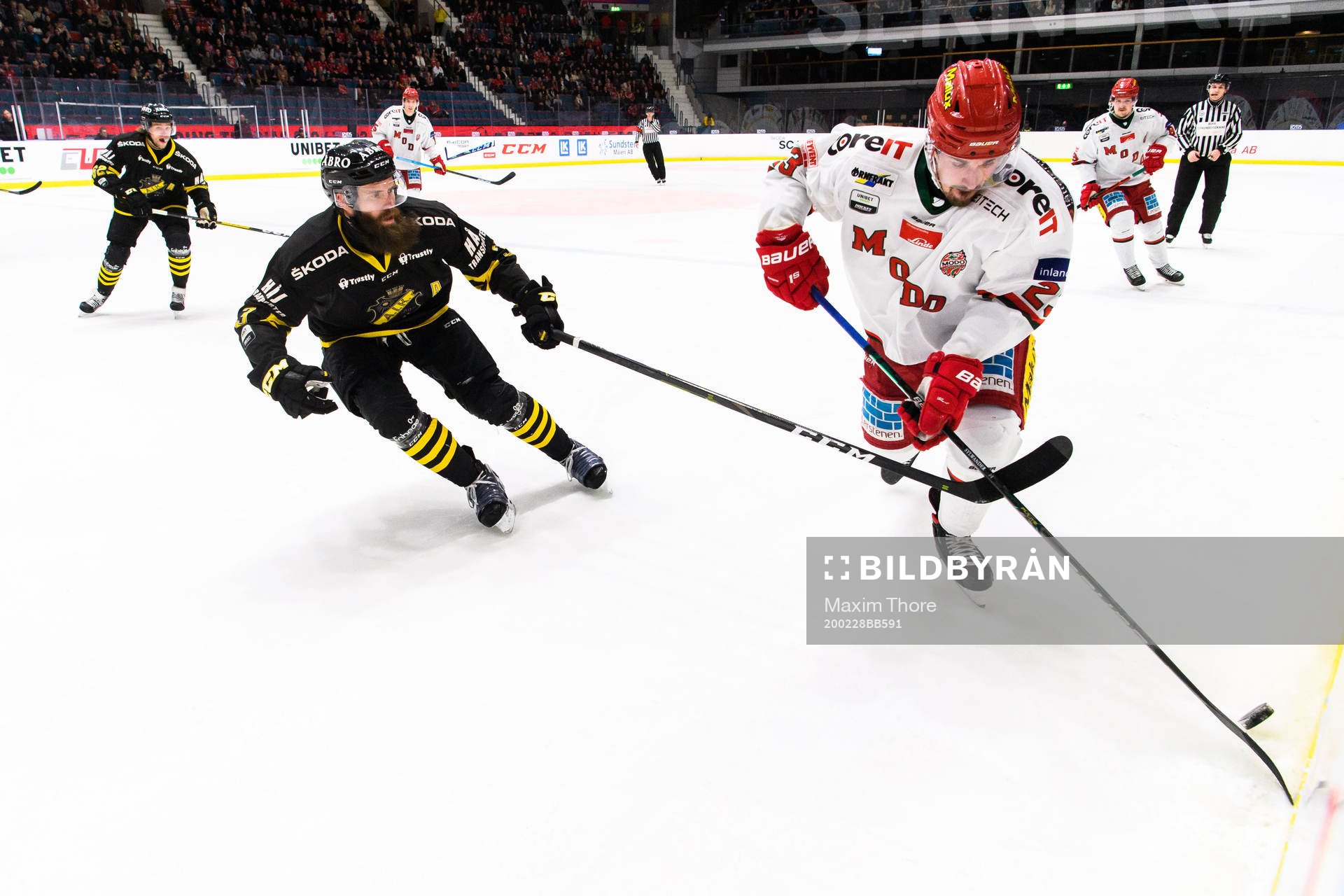 s Johan Larsson och Modos Daniel Sylwander