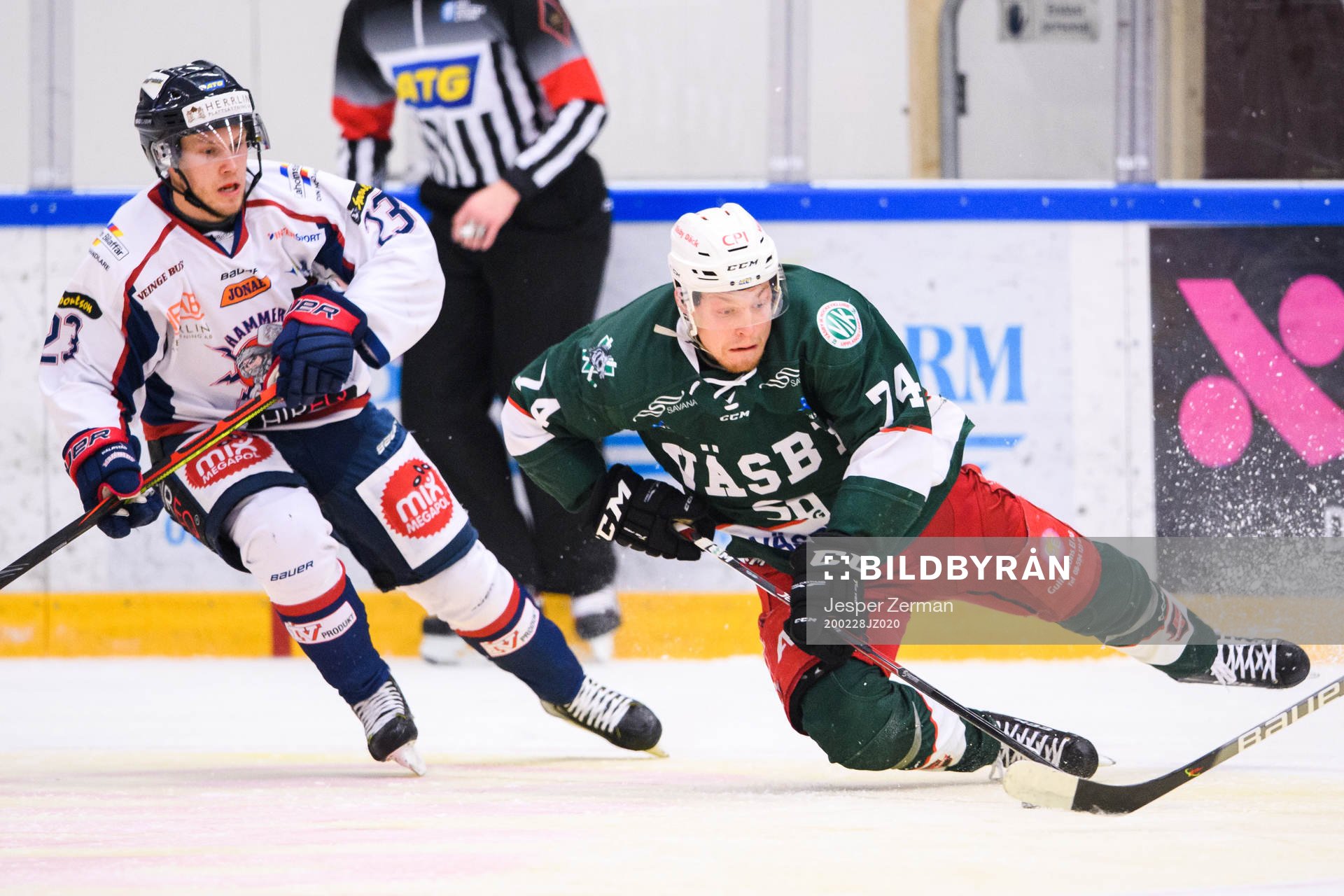 Väsbys Pontus Karlsson och Halmstads Robin Holm