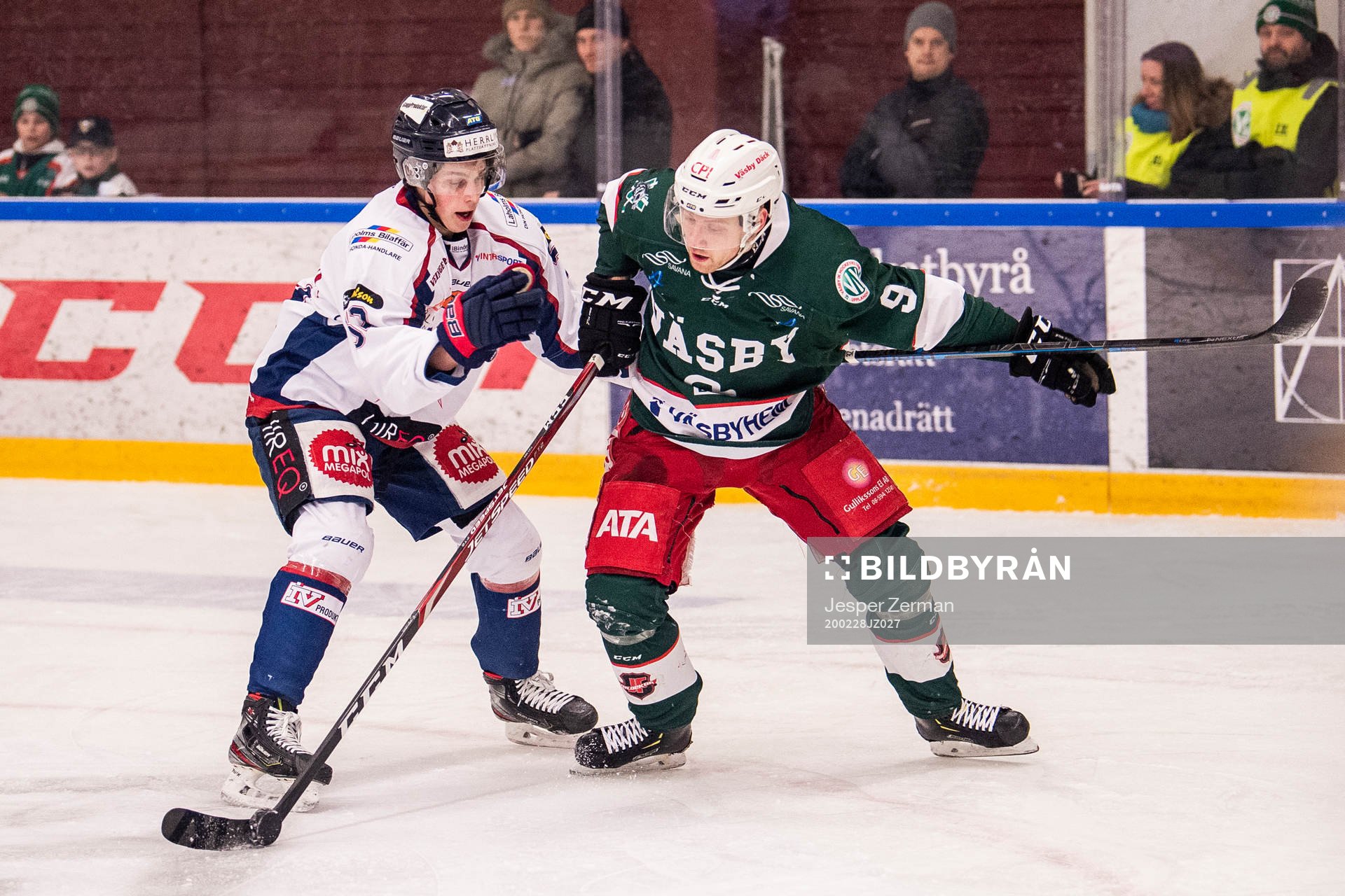 Halmstads Hampus Johansson och Väsbys Elliot Lorraine