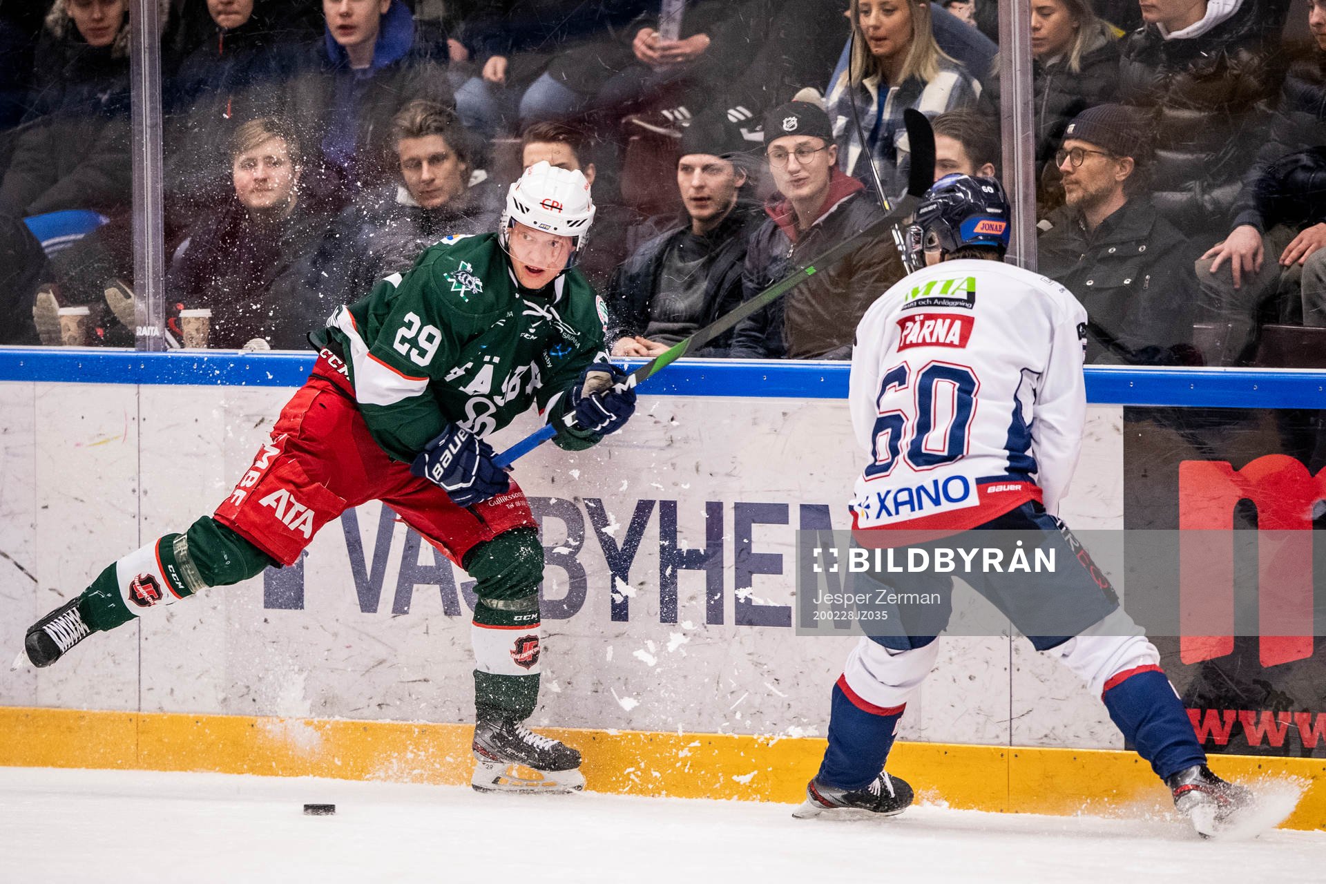 Väsbys Robin Karlsson och Halmstads Martin Pärna
