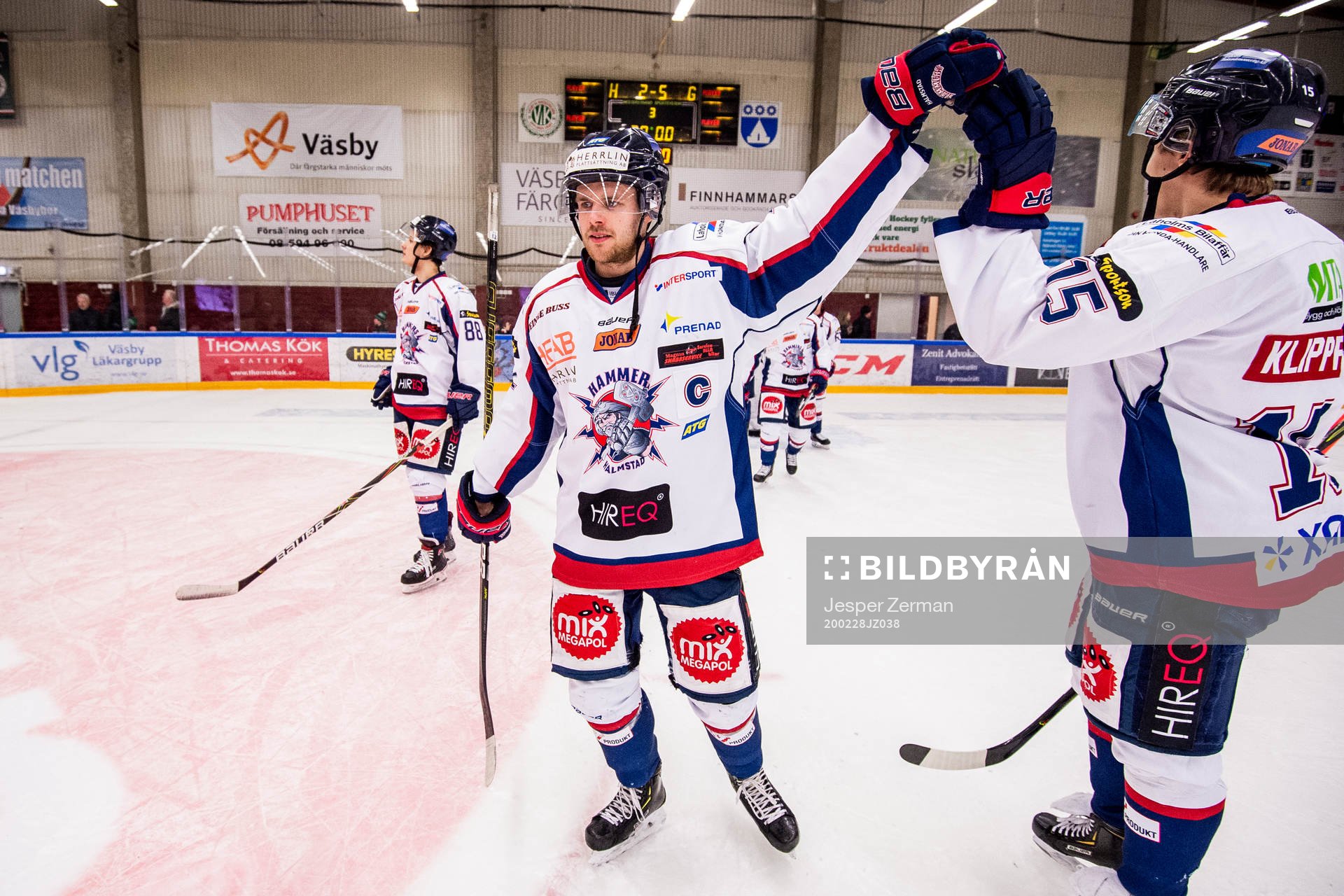 Halmstads Sebastian Åkesson jublar