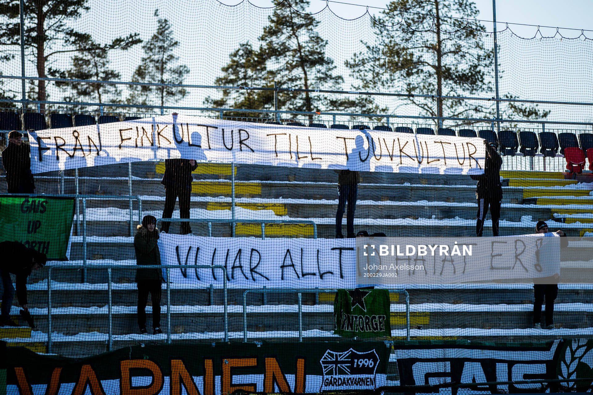 GAIS supportrar med banderoller