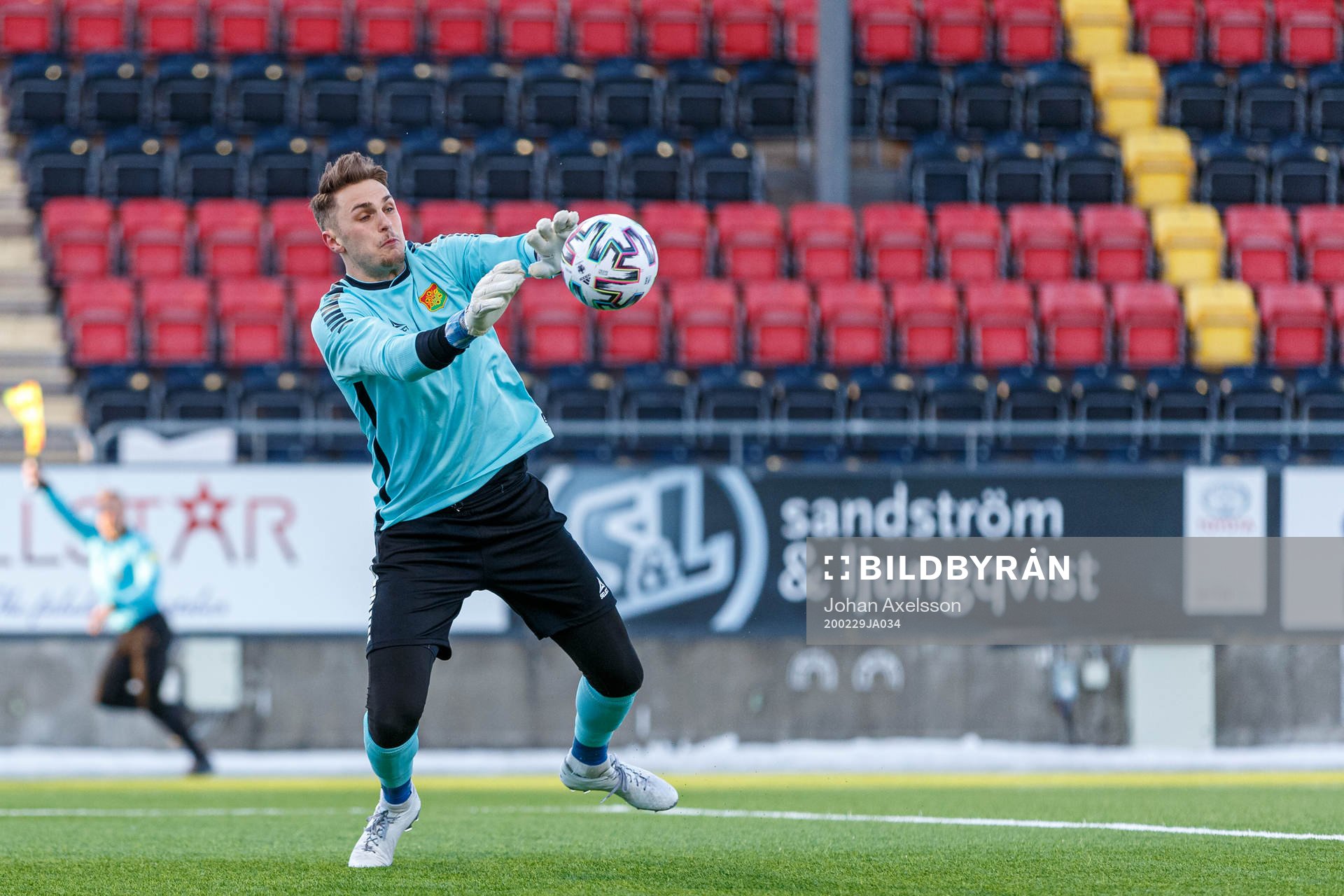 GAIS målvakt Oscar Ekman med en räddning