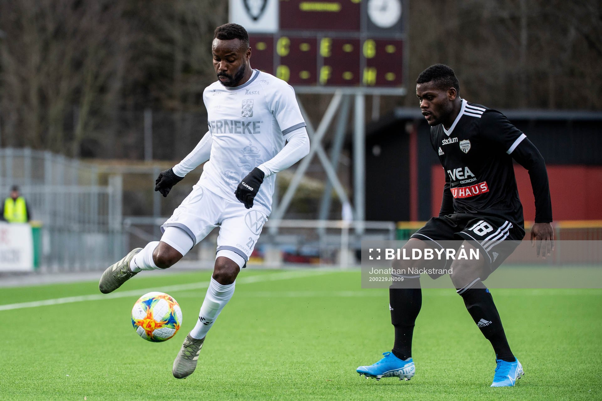 IFK Göteborgs Nzuzi Toko och Sollentunas Junior Kamana Wa