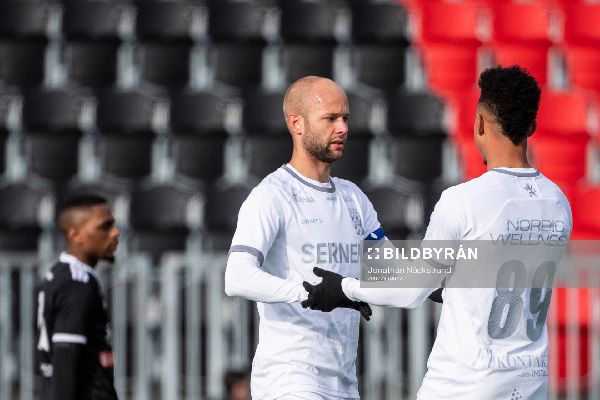 IFK Göteborgs Robin Söder jublar med Tobias Sana