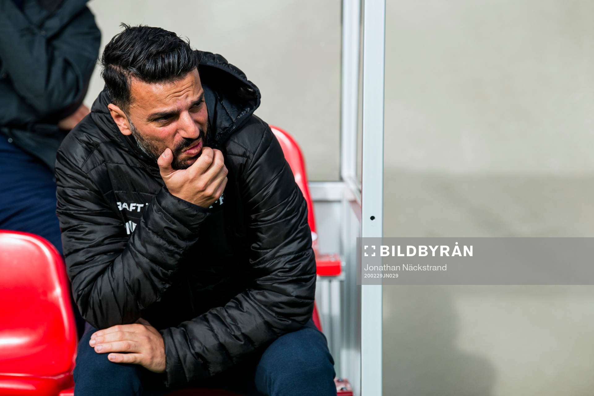IFK Göteborgs tränare Poya Asbaghi före fotbollsmatchen