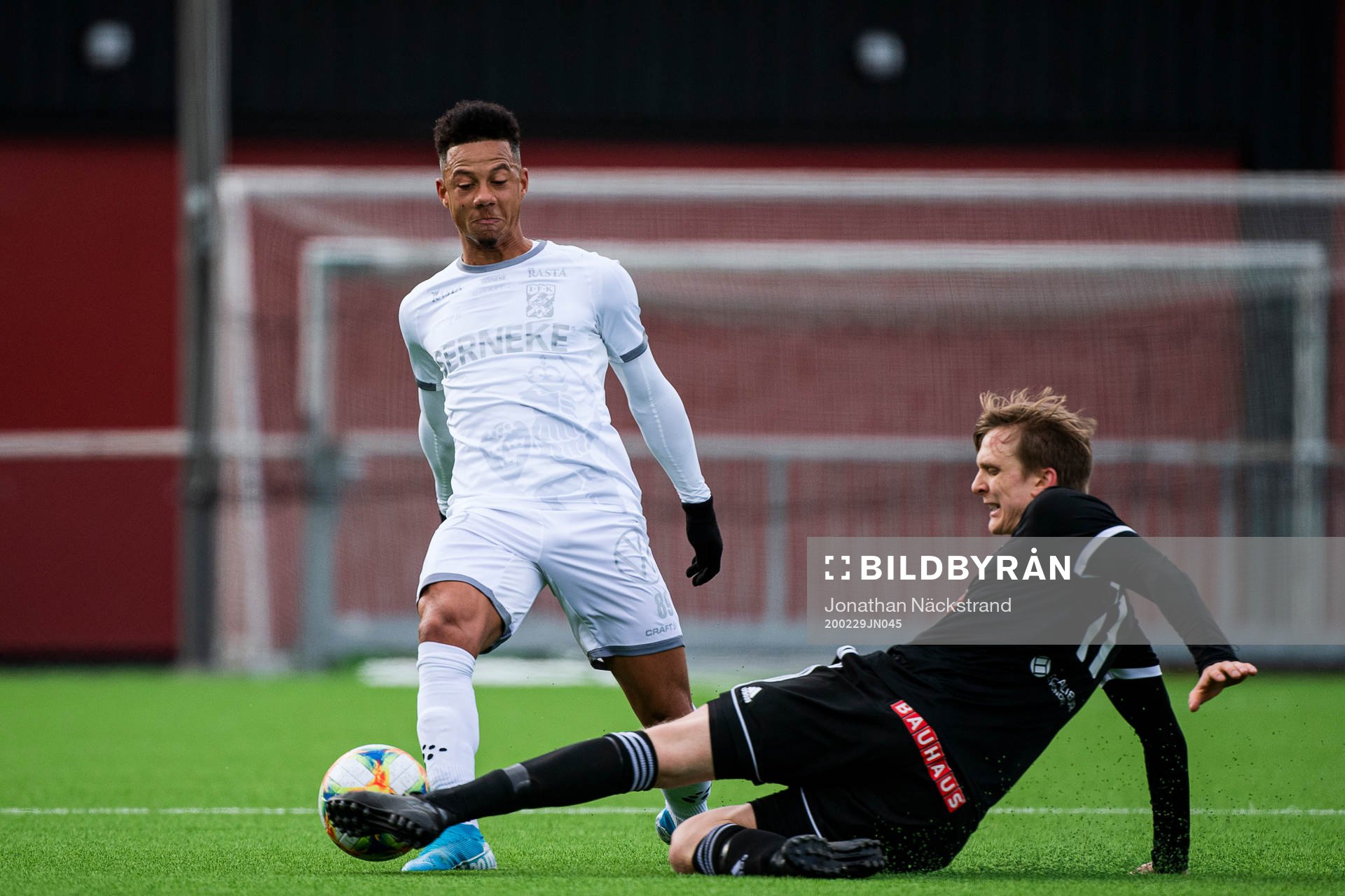 Sollentunas Anton Johanson och IFK Göteborgs Tobias Sana