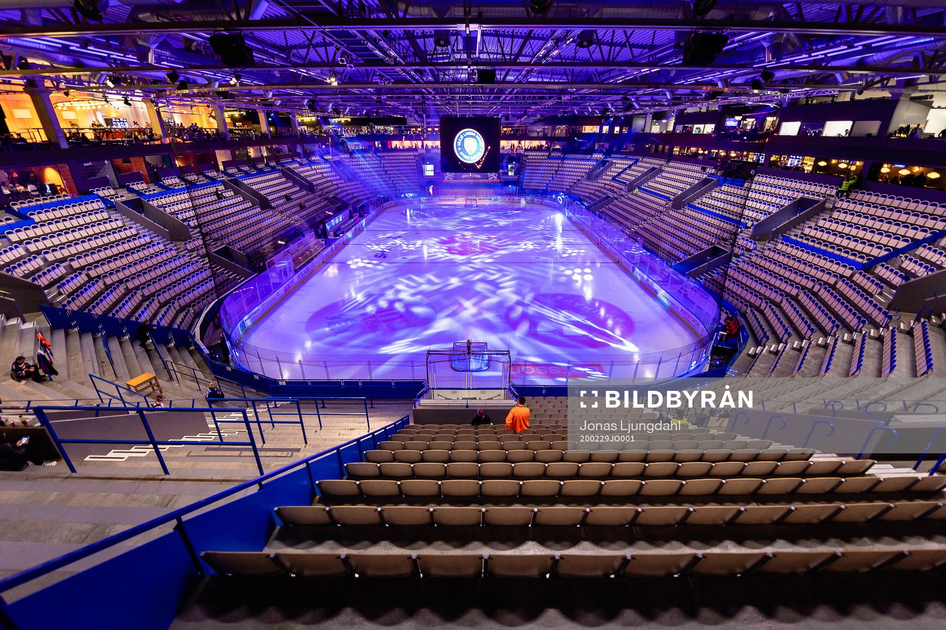 Interiör vy från Vida arena före ishockeymatchen i SHL
