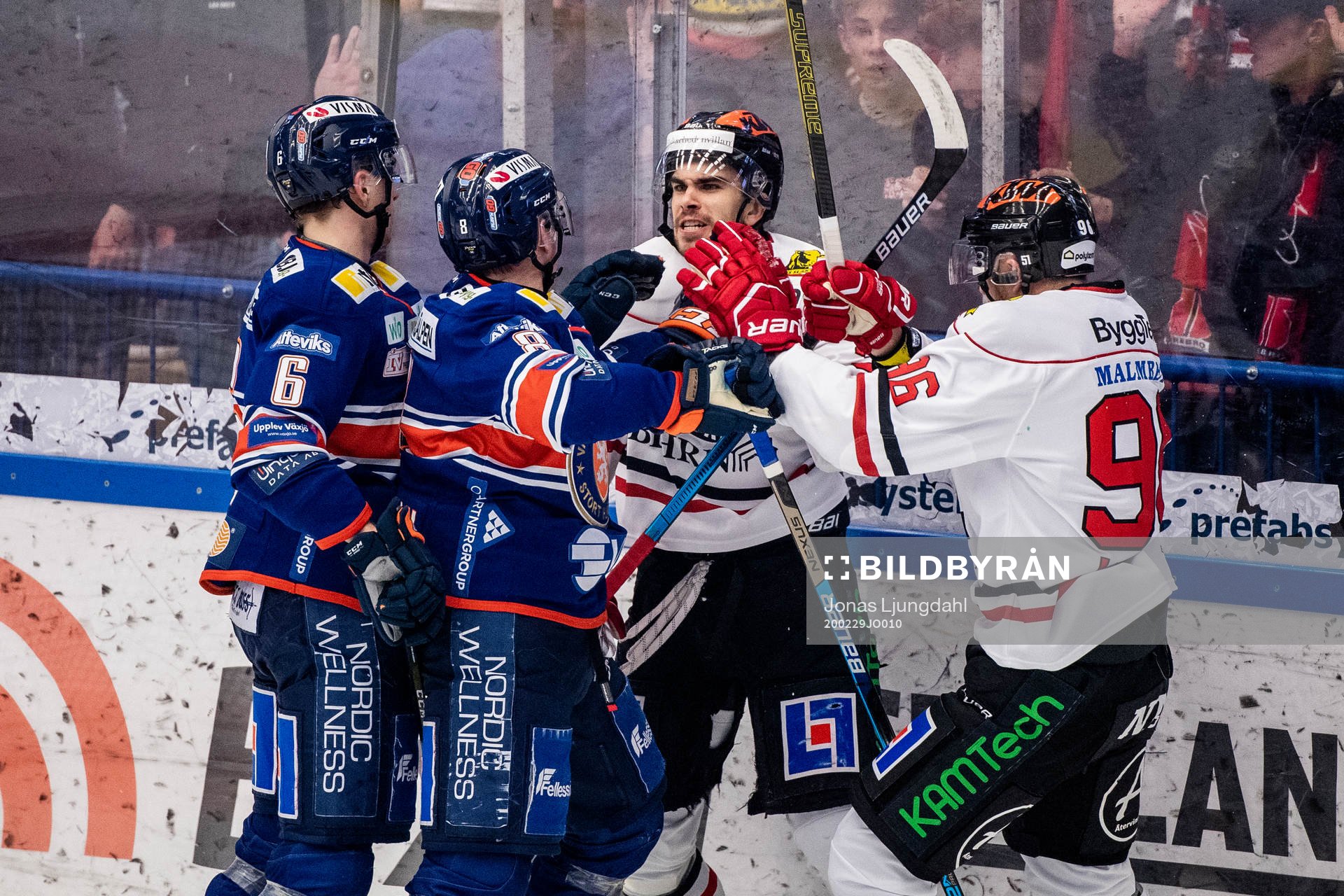 Växjös Niclas Lundgren och Örebros Jordan Boucher i bråk