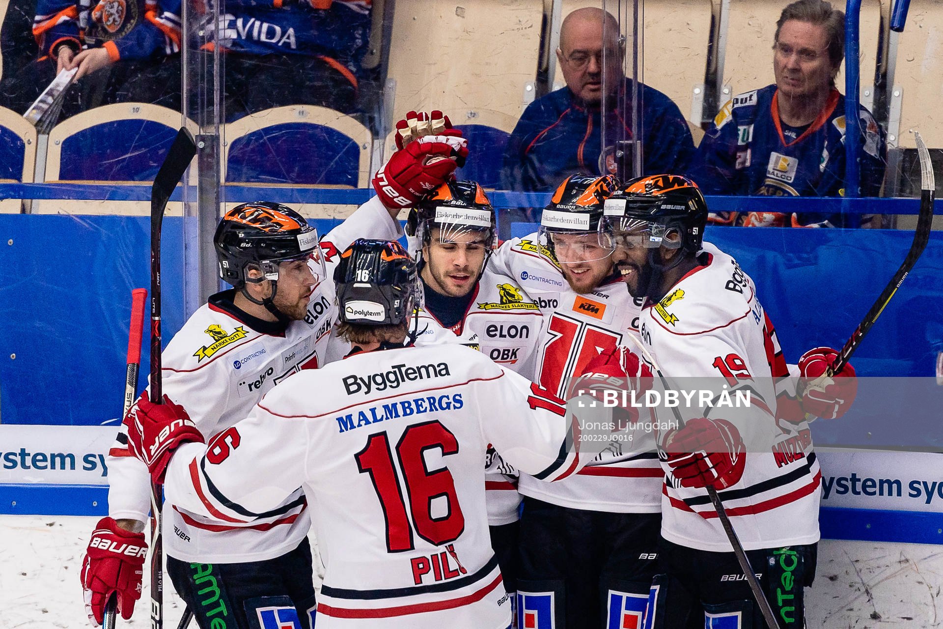Örebros Robin Kovacs jublar