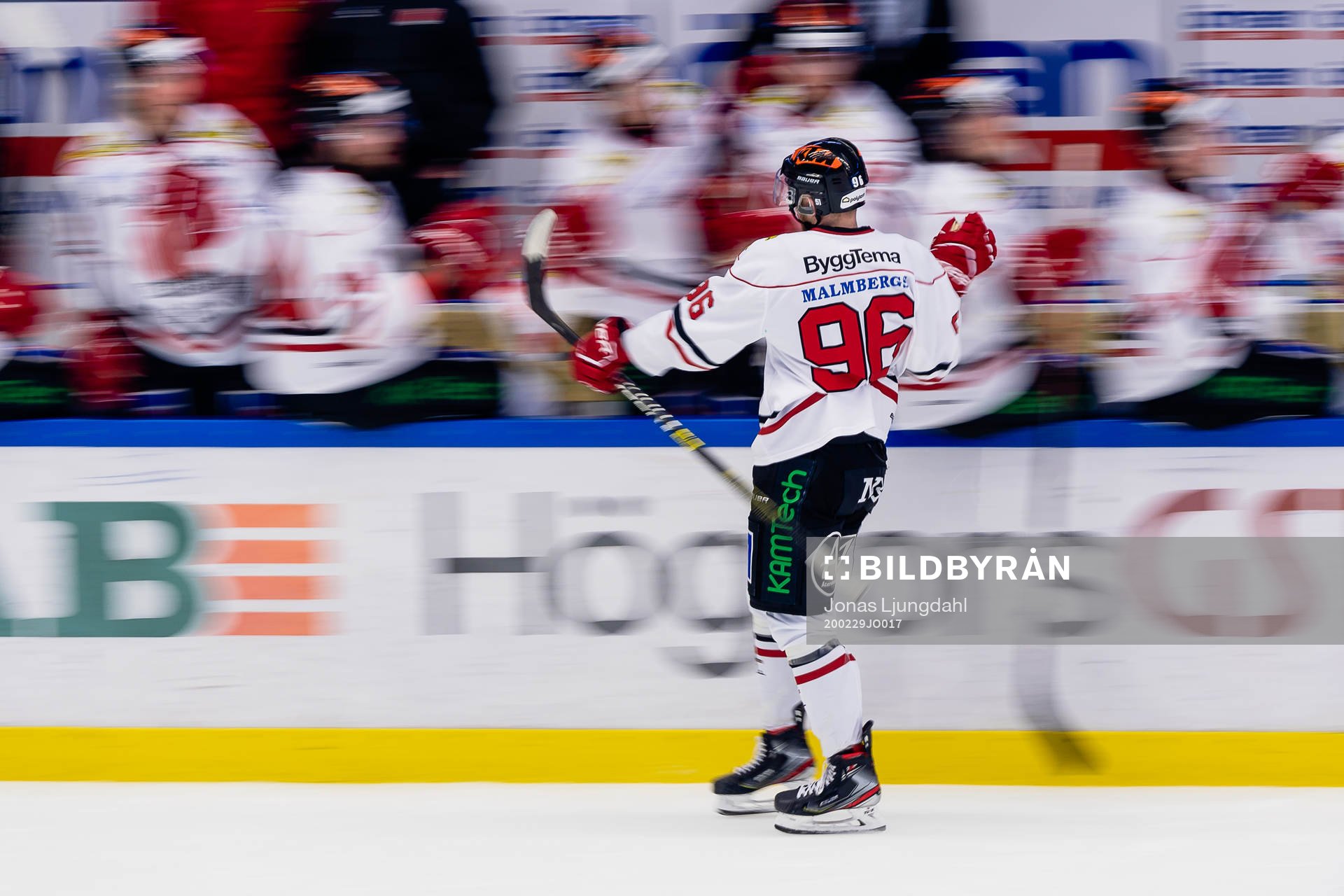 Örebros Robin Kovacs jublar