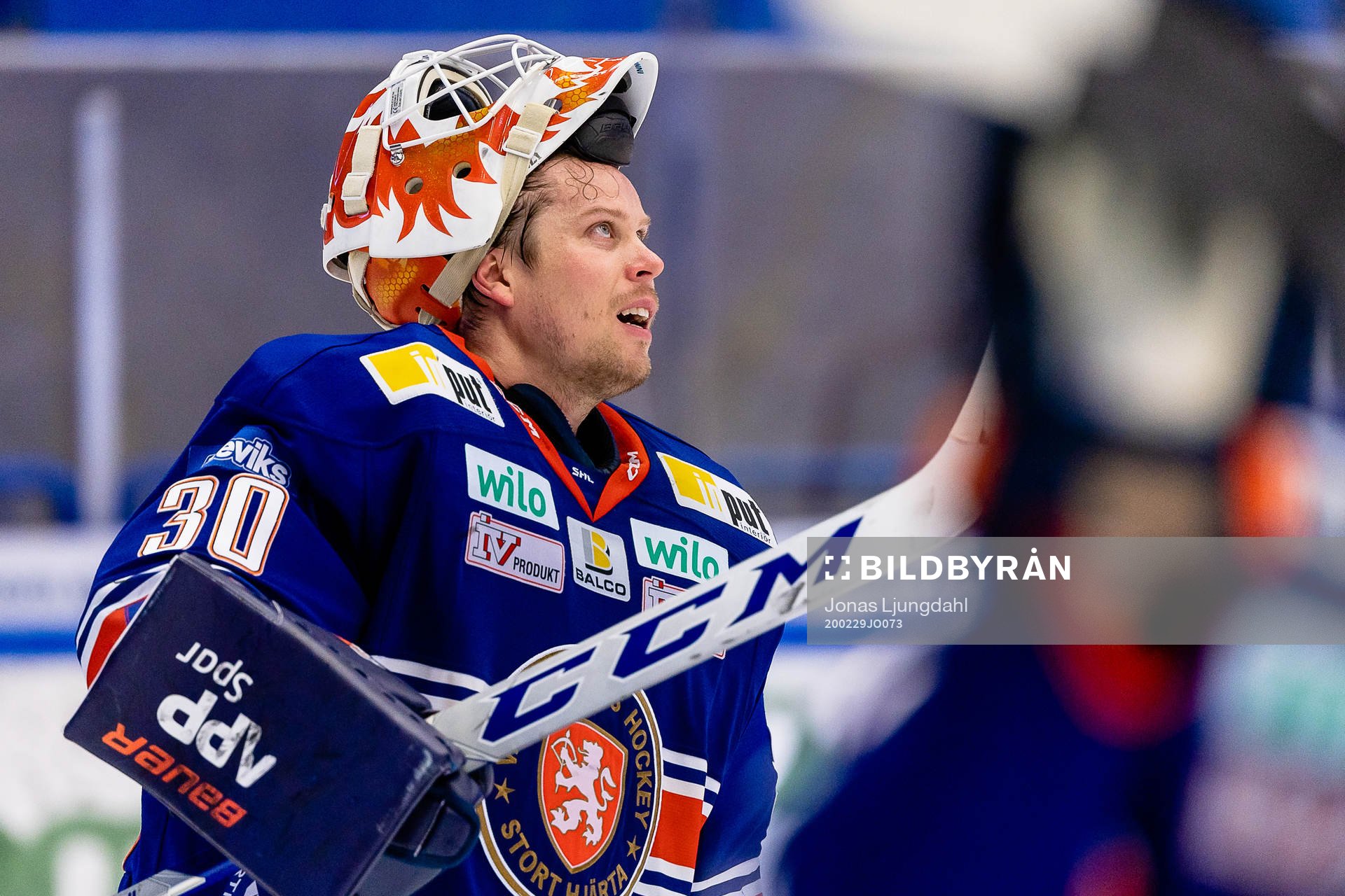 Växjös målvakt Viktor Fasth jublar