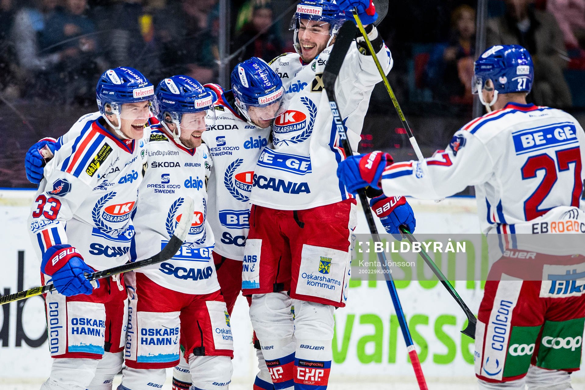 Oskarshamns Oskar Nilsson jublar med lagkamrater