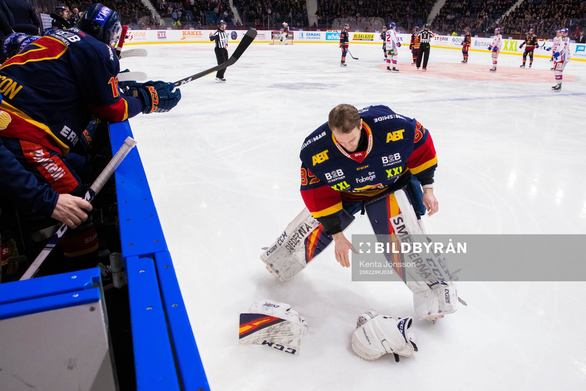 Djurgårdens målvakt Niklas Svedberg gör sig redo för