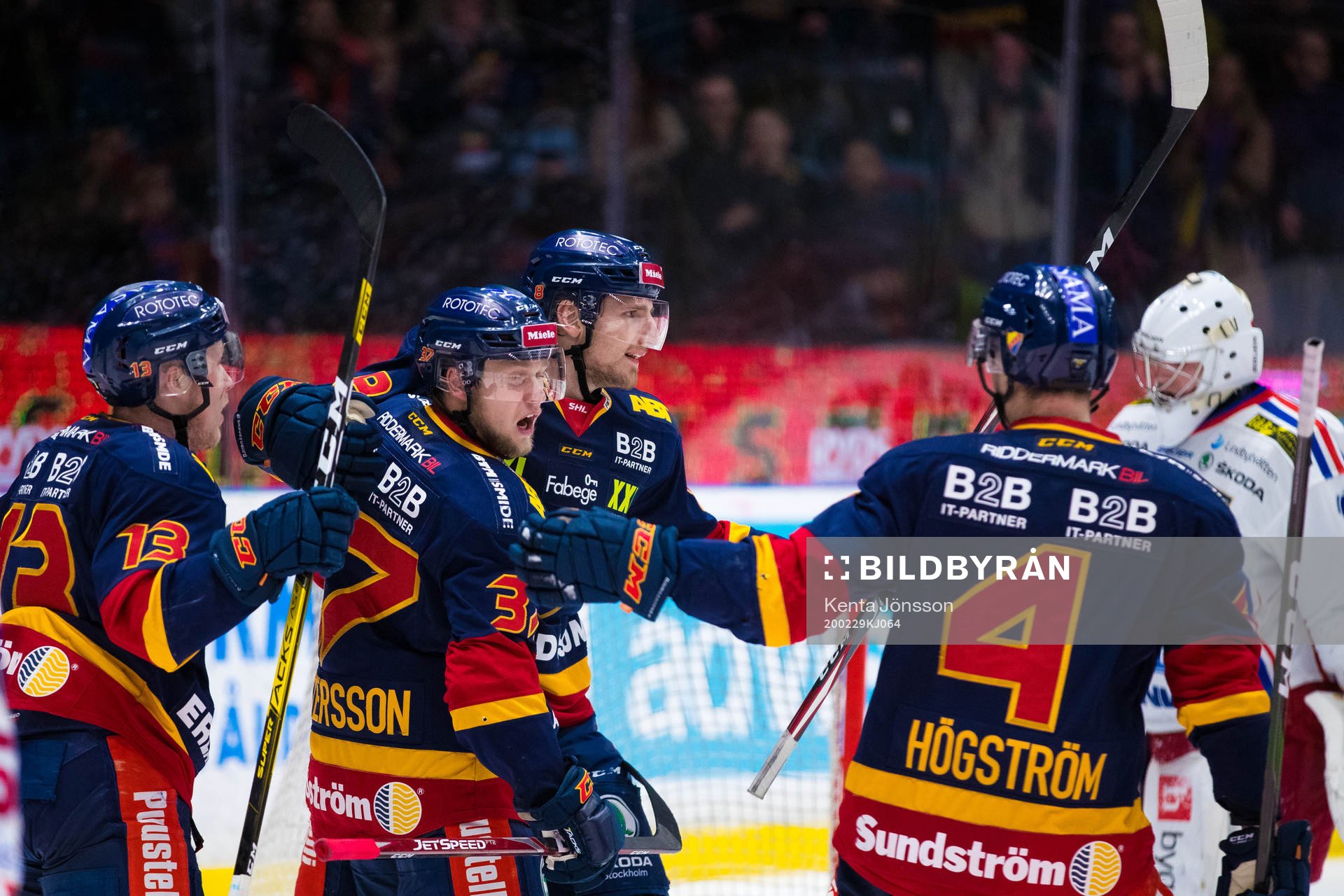 Djurgårdens Anton Hedman jublar med Jesper Pettersson och