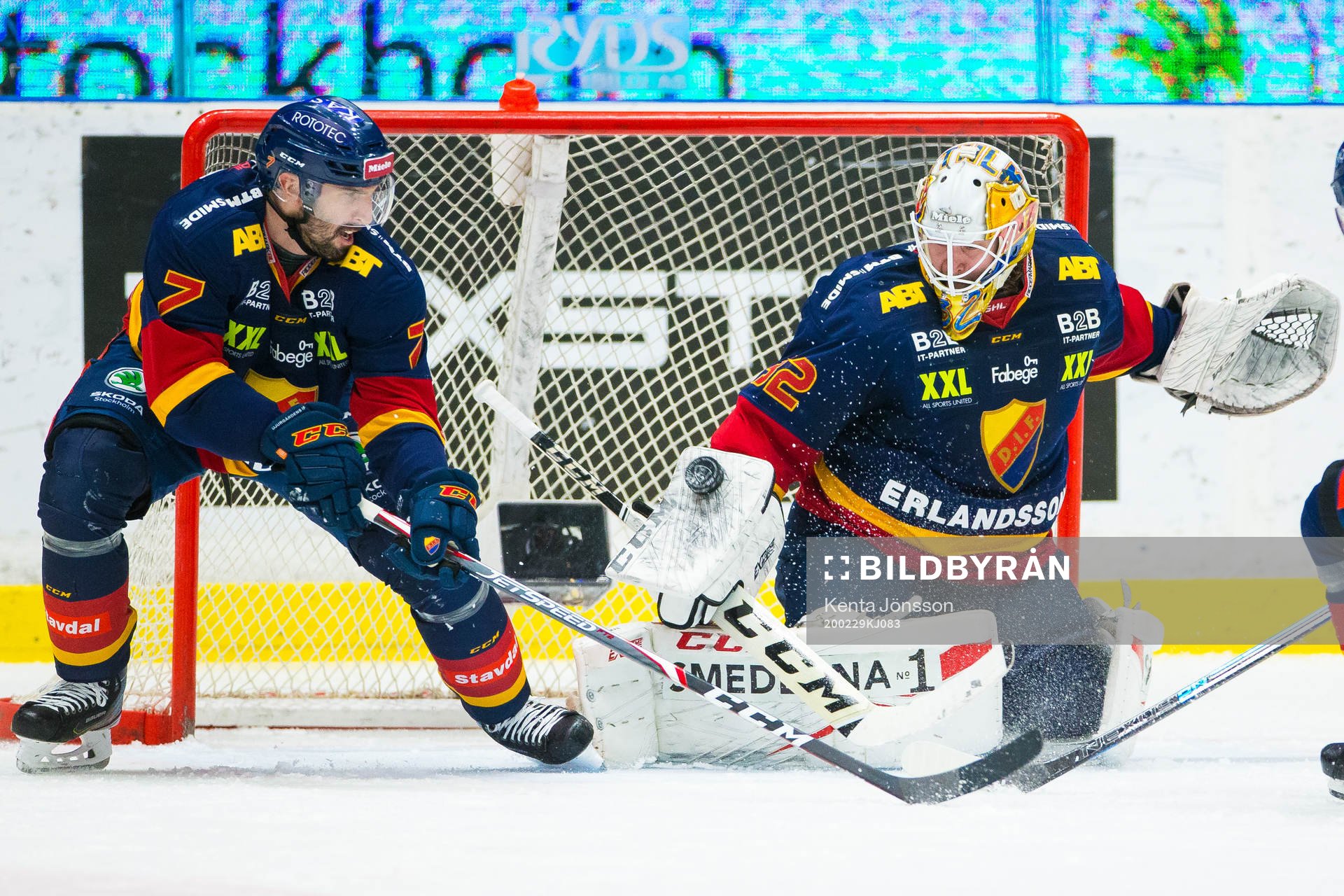 Djurgårdens målvakt Karri Rämö  med en räddning