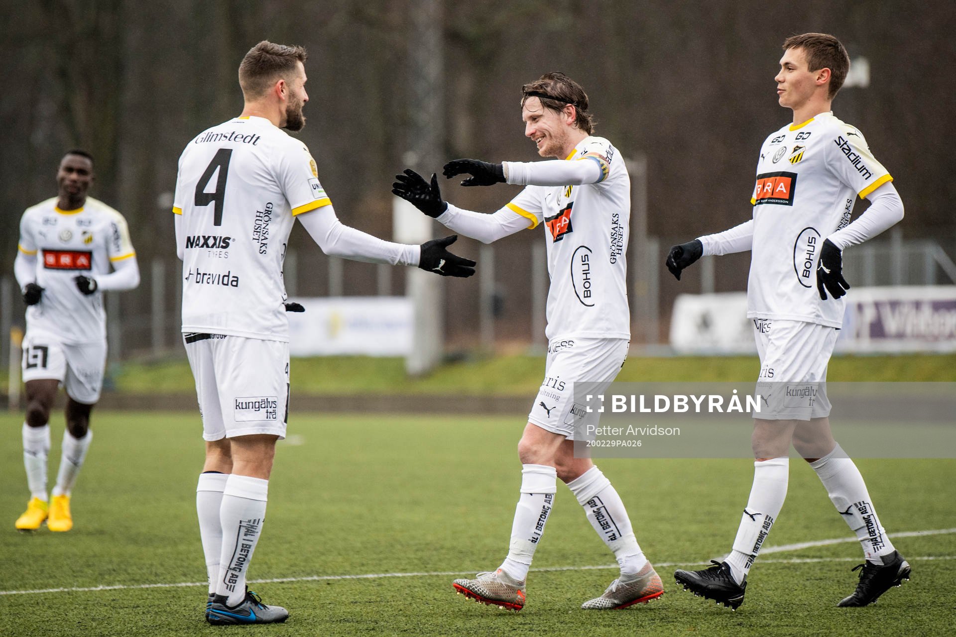 Häckens Joona Toivio (v) jublar med Erik Friberg