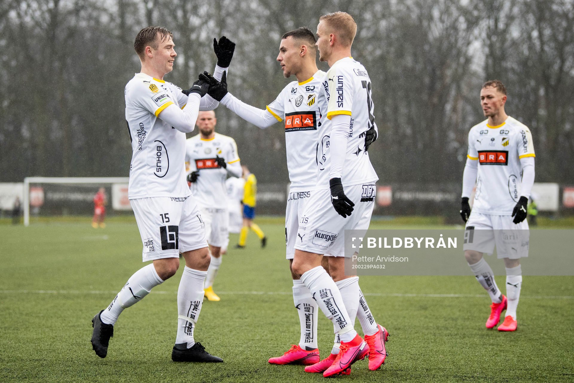 Häckens Ali Youssef (m) jublar med Alexander Söderlund och Jasse Tuominen efter 0-3 under fotbollsmatchen i Svenska Cupen mellan Eskilsminne och Häcken den 29 februari 2020 i Helsingborg.