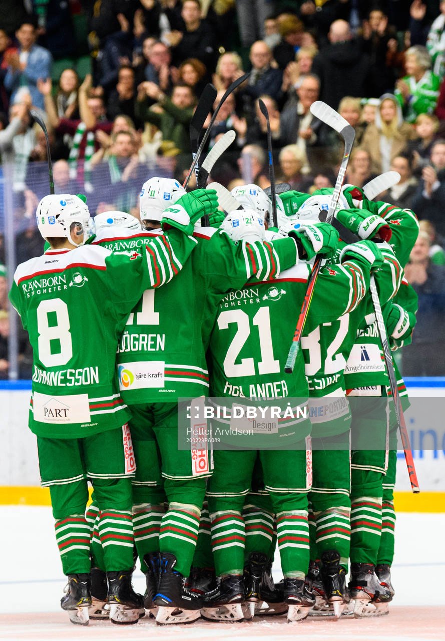 Rögles spelare jublar