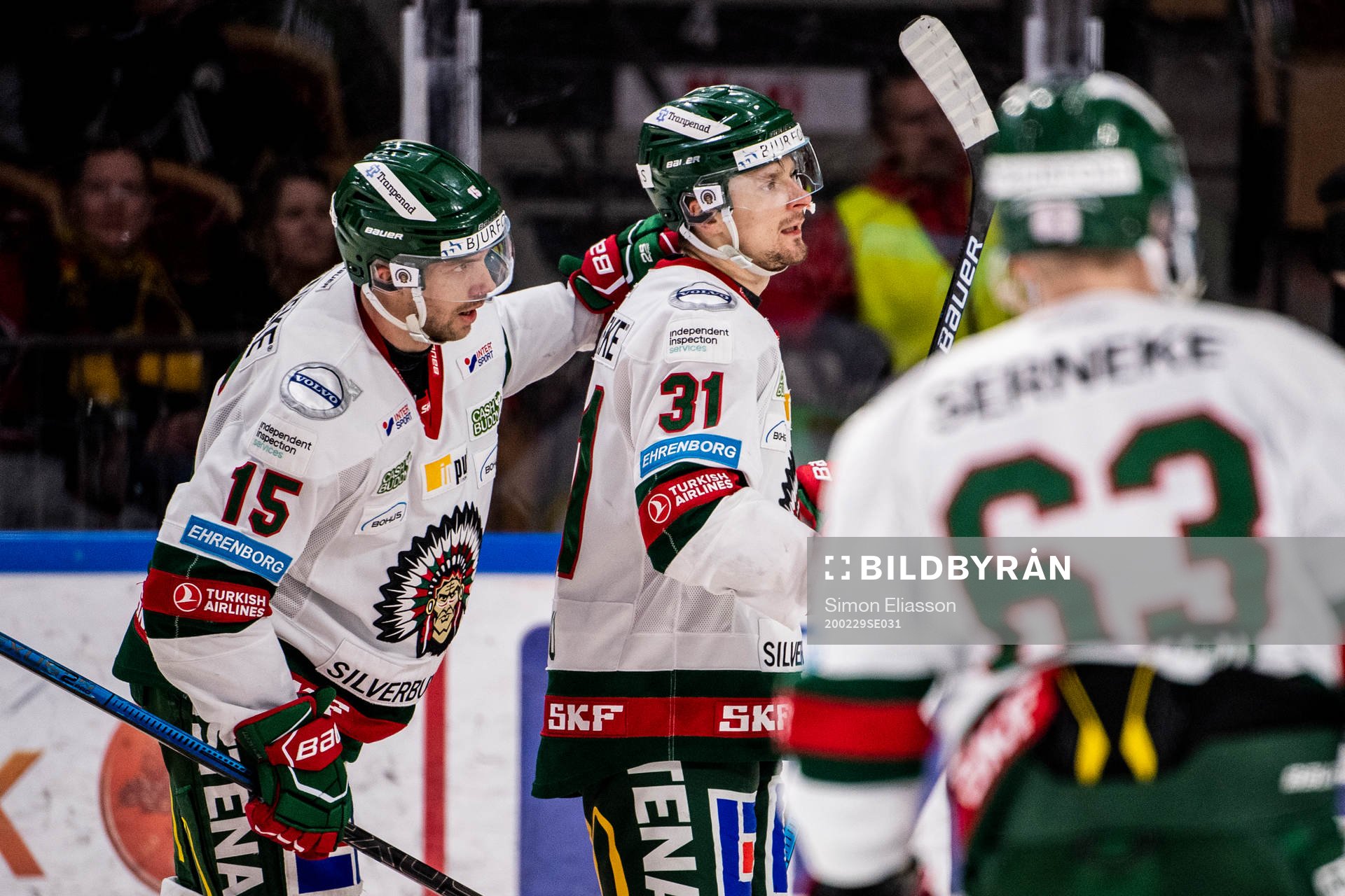 Frölundas Nicklas Lasu (m) jublar med Anders Grönlund