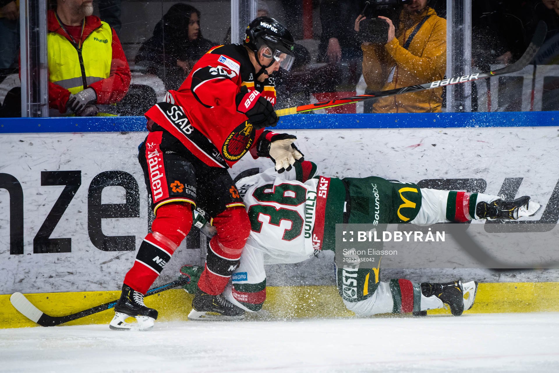 Luleås Juhani Tyrväinen och Frölundas Brandon Gormley