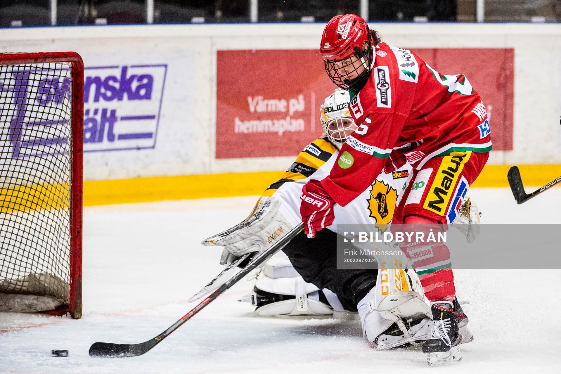 Modos Gracen Hirschy gör 2-0 på Skellefteås målvakt