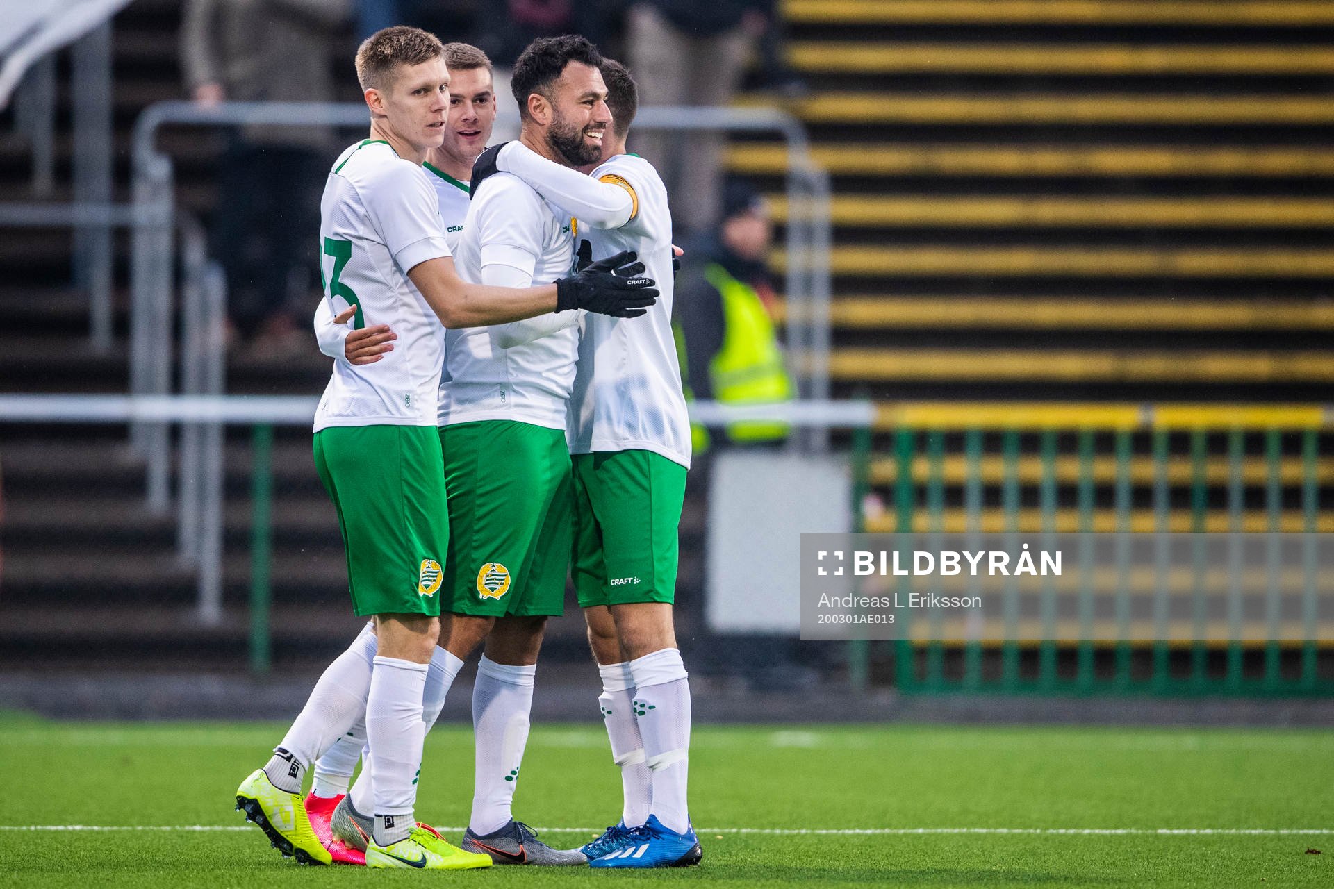 Hammarbys Imad Khalili jublar med lagkamrater efter 0-1 under fotbollsmatchen i Svenska Cupen mellan Brommapojkarna och Hammarby den 1 mars 2020 i Stockholm.