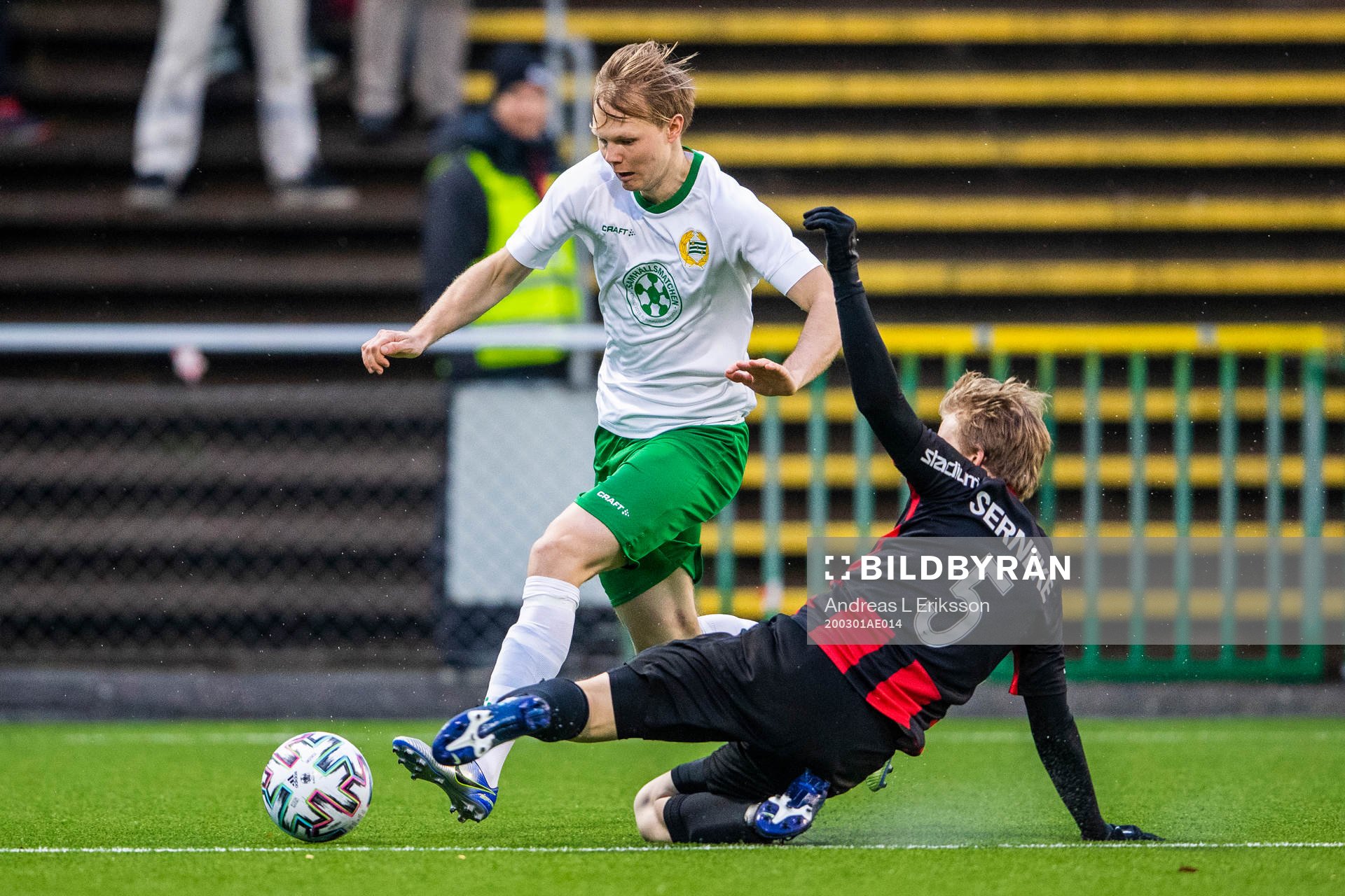 Hammarbys Tim Söderström och Brommapojkarnas Daniel Svensson under fotbollsmatchen i Svenska Cupen mellan Brommapojkarna och Hammarby den 1 mars 2020 i Stockholm.