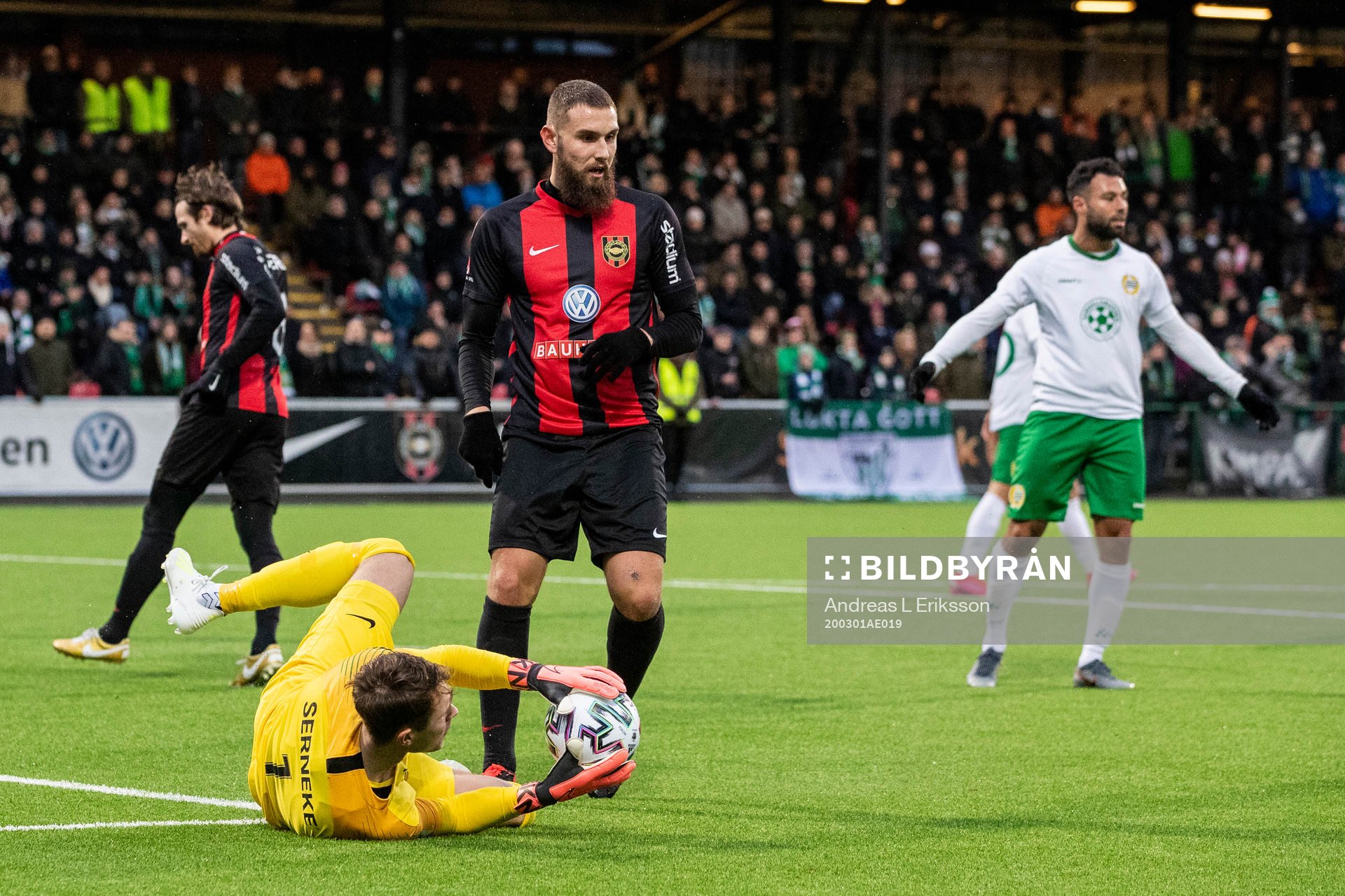 Brommapojkarnas målvakt Jonas Olsson och Ali Suljic