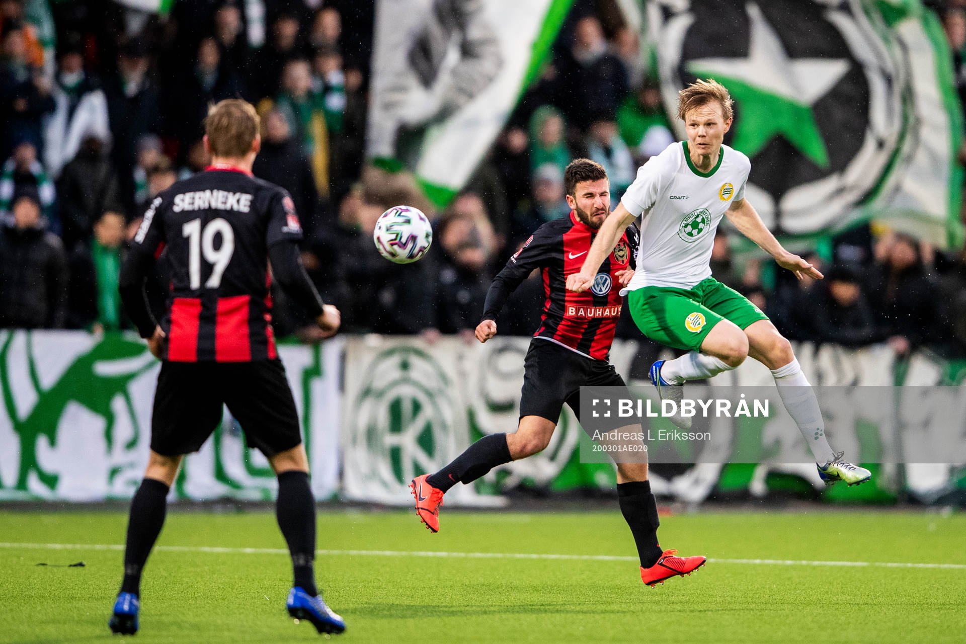 Brommapojkarnas Alexander Seger och Hammarbys Tim Söderström under fotbollsmatchen i Svenska Cupen mellan Brommapojkarna och Hammarby den 1 mars 2020 i Stockholm.
