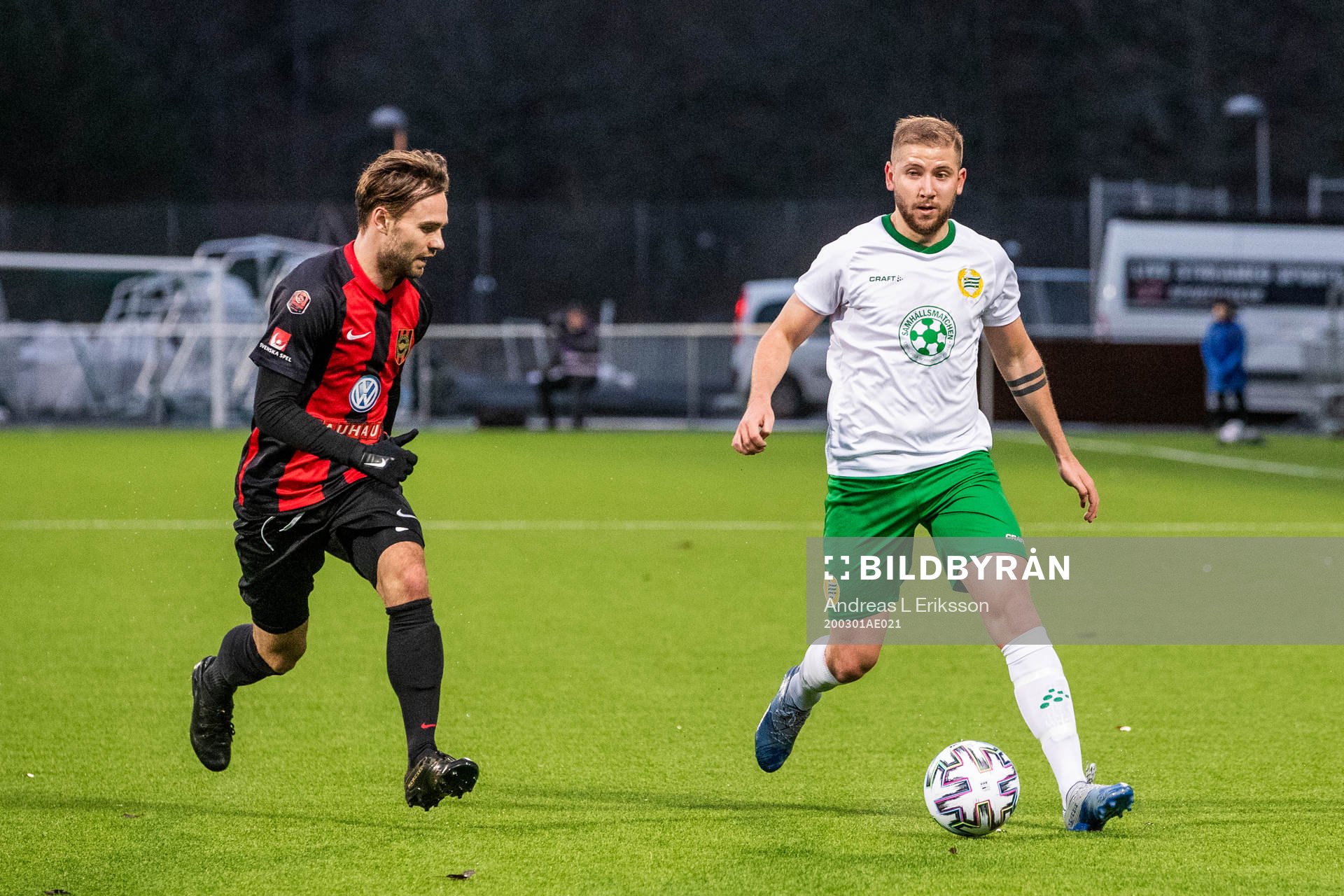 Brommapojkarnas Simon Helg och Hammarbys Darijan Bojanic