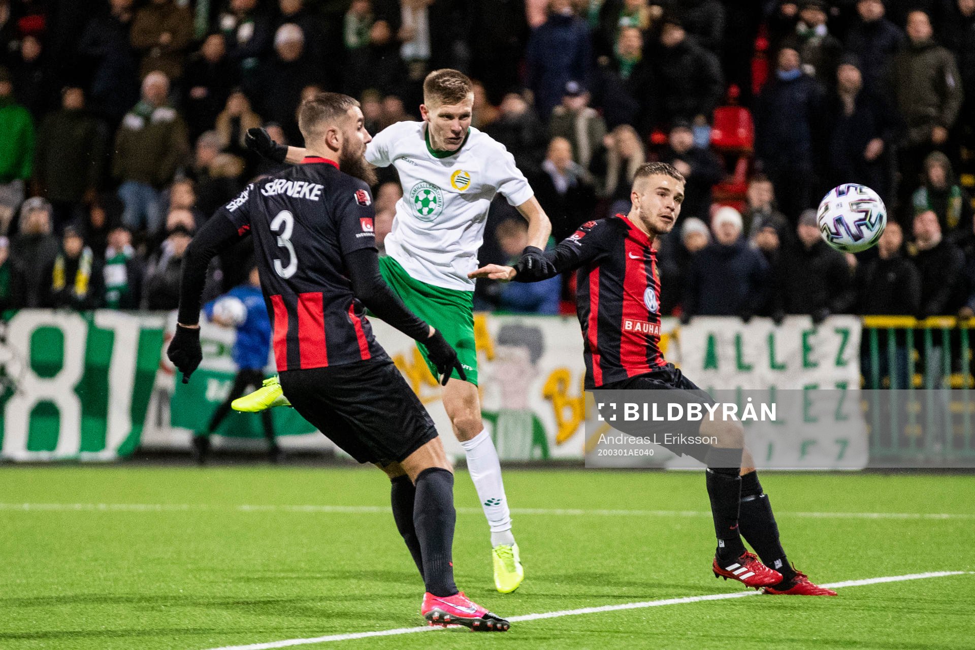 Hammarbys Aron Johannsson mot Brommapojkarnas Ali Suljic