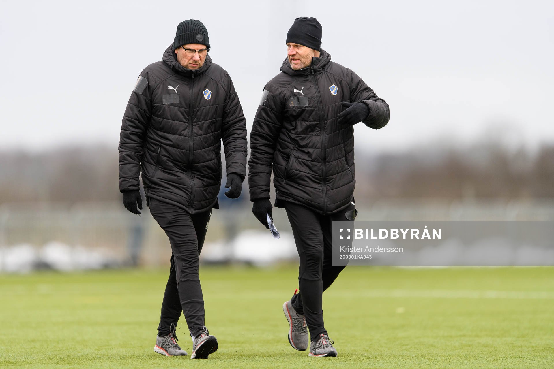 Halmstads tränare Magnus Haglund och assisterande tränare