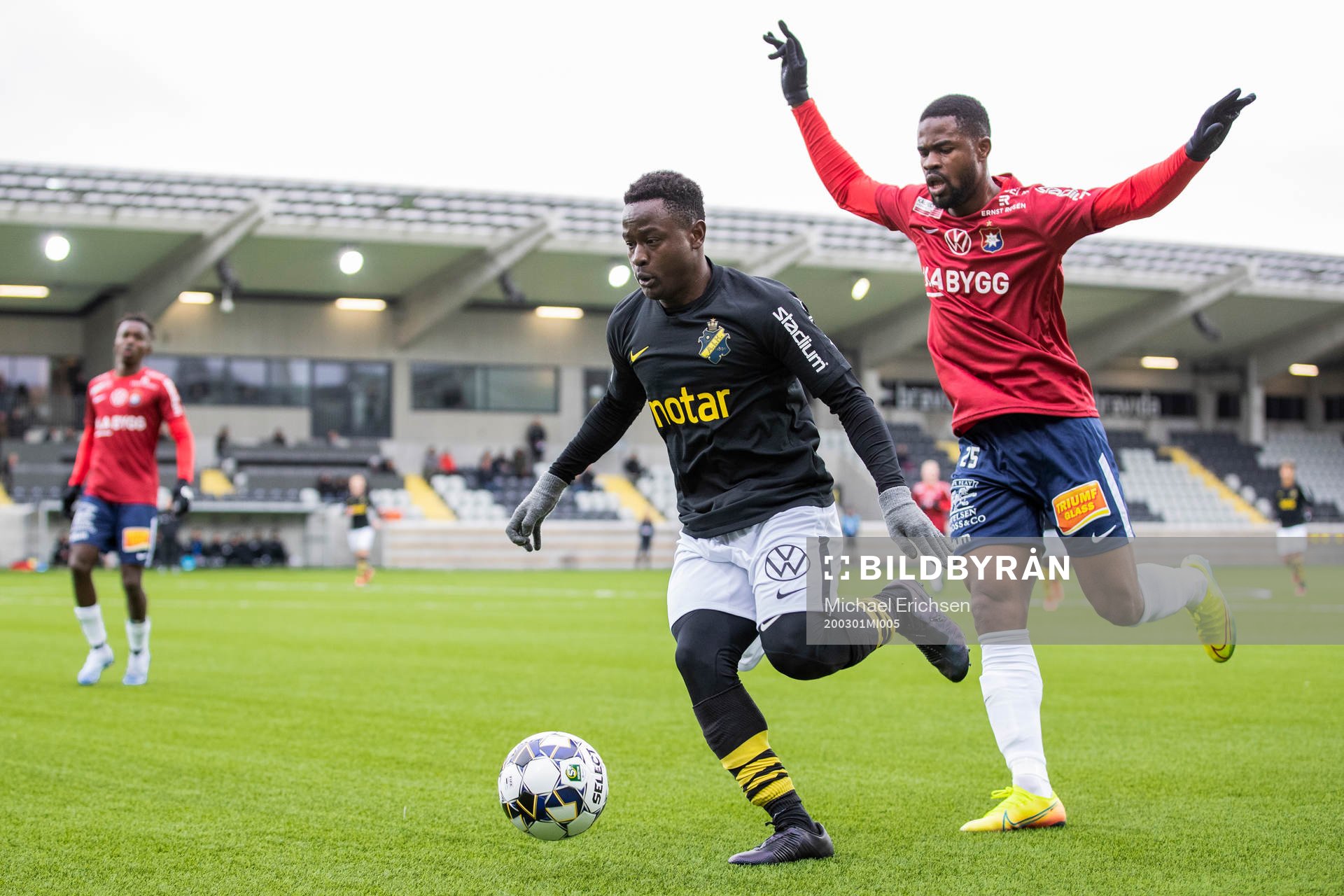 s Erick Otieno och Örgrytes Abdoul Razak