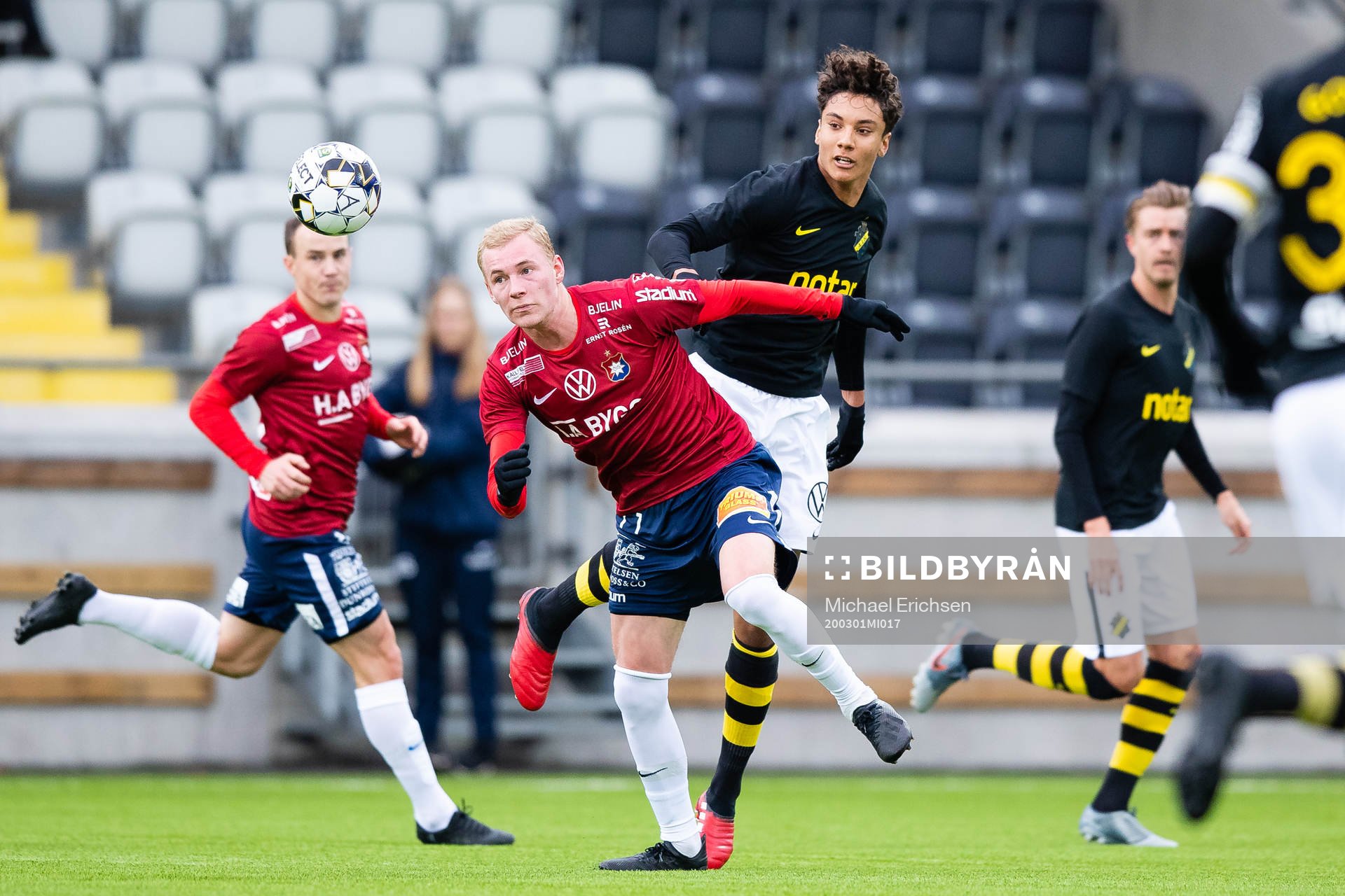 Örgrytes Adam Bergmark Wiberg och AIKs Robin Tihi