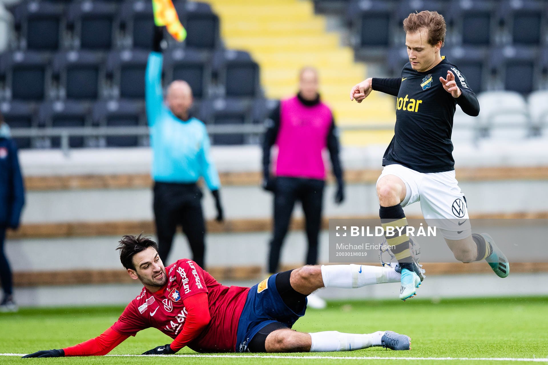 Örgrytes Oliver Stanisic och AIKs Saku Ylätupa