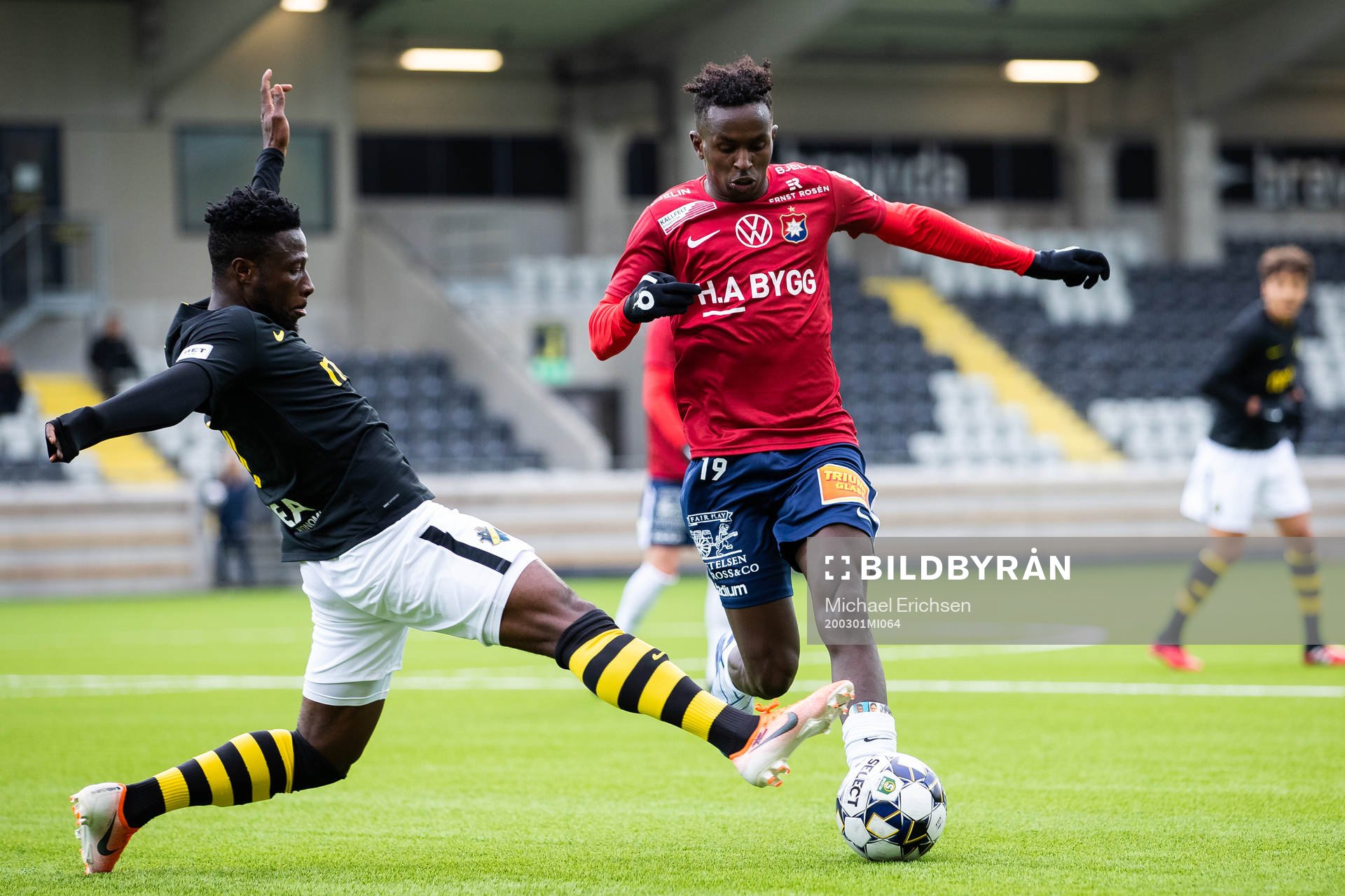 AIKs Ebenezer Ofori och Örgrytes Mohamed Said Adan