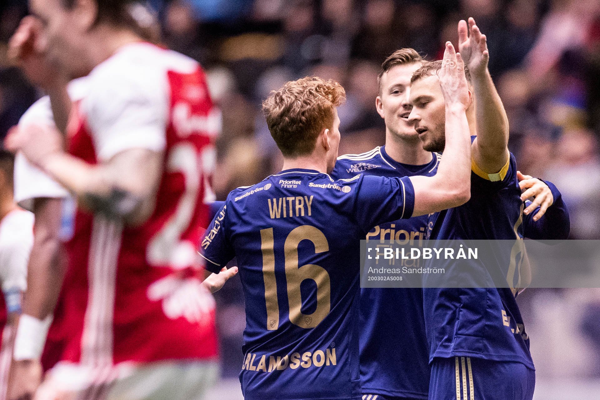 Djurgårdens Jesper Karlström (h) jublar med Aslak Witry