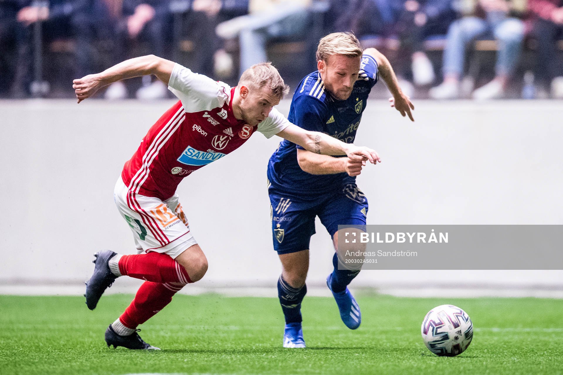 Sandvikens Christoffer Aspgren med Djurgårdens Nicklas Bärkroth under fotbollsmatchen i Svenska Cupen mellan Sandviken och Djurgården den 2 mars 2020 i Sandviken.