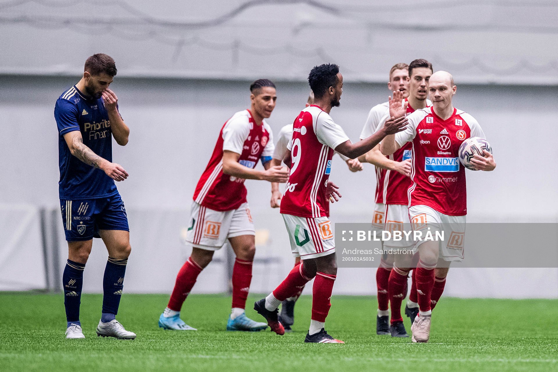 Sandvikens Vyacheslav Koidan jublar med lagkamrater