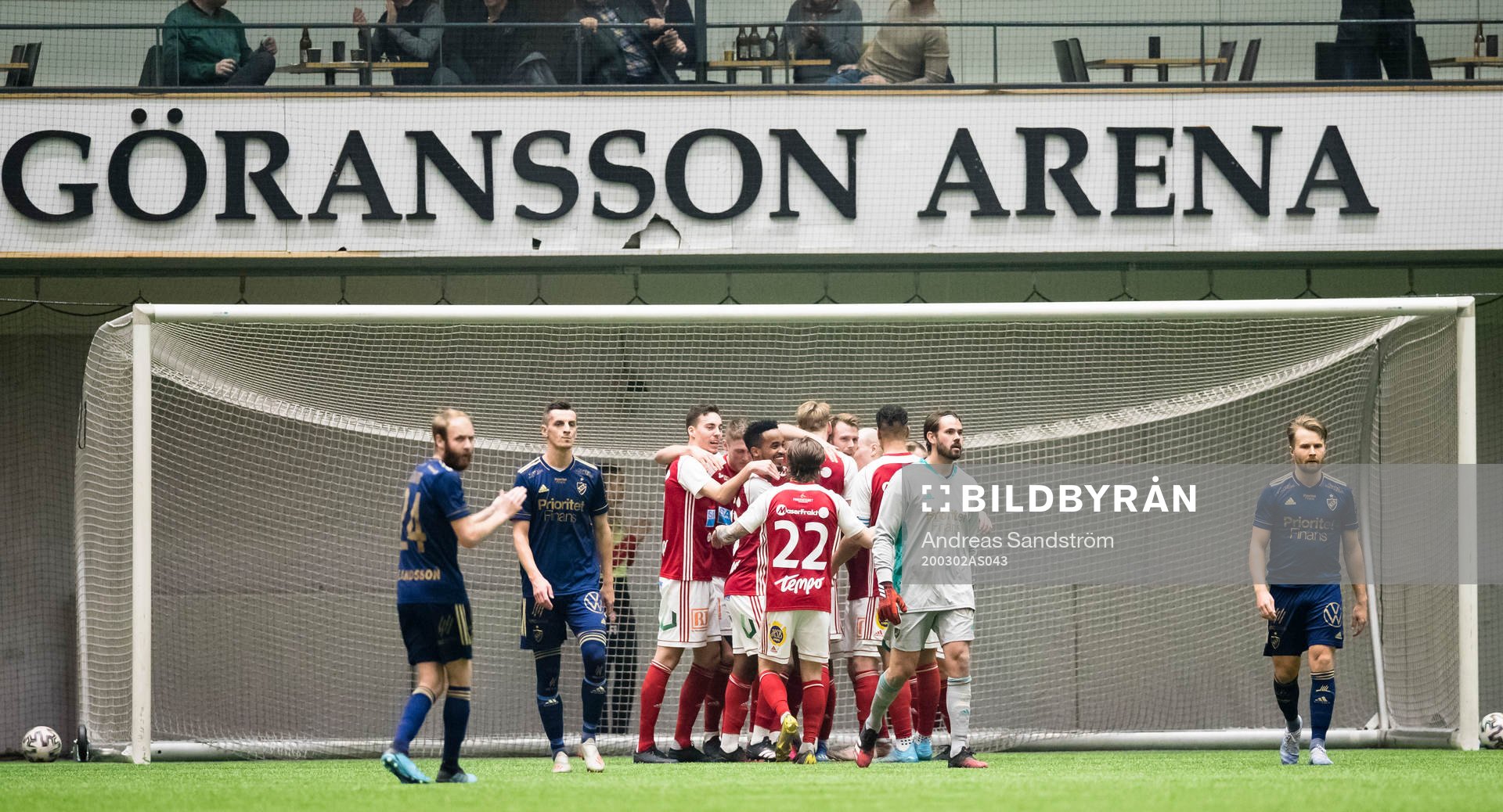 Sandvikens Leo Englund (v) kvitterar till 2-2 och