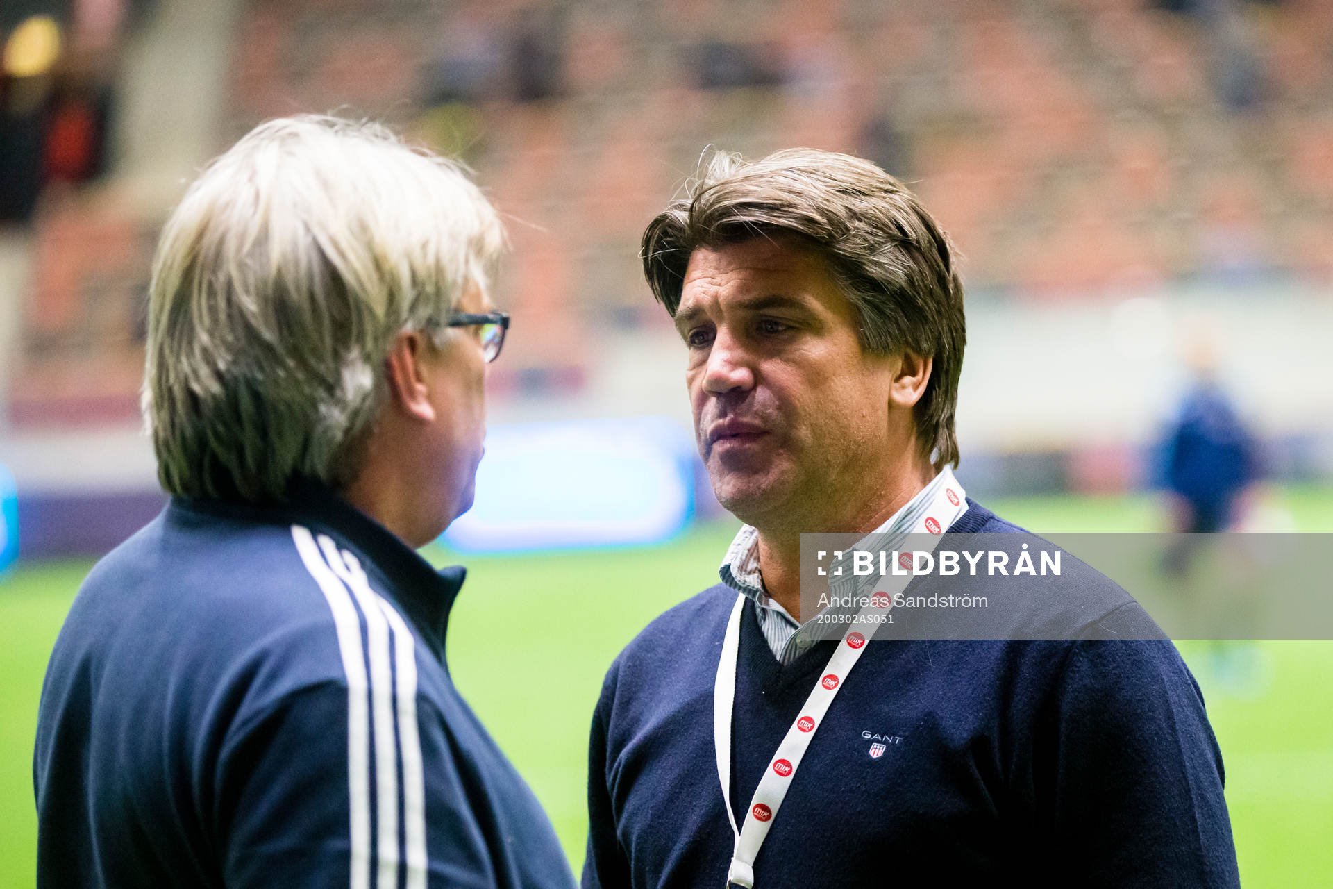 Djurgårdens sportchef Bosse Andersson samtalar med