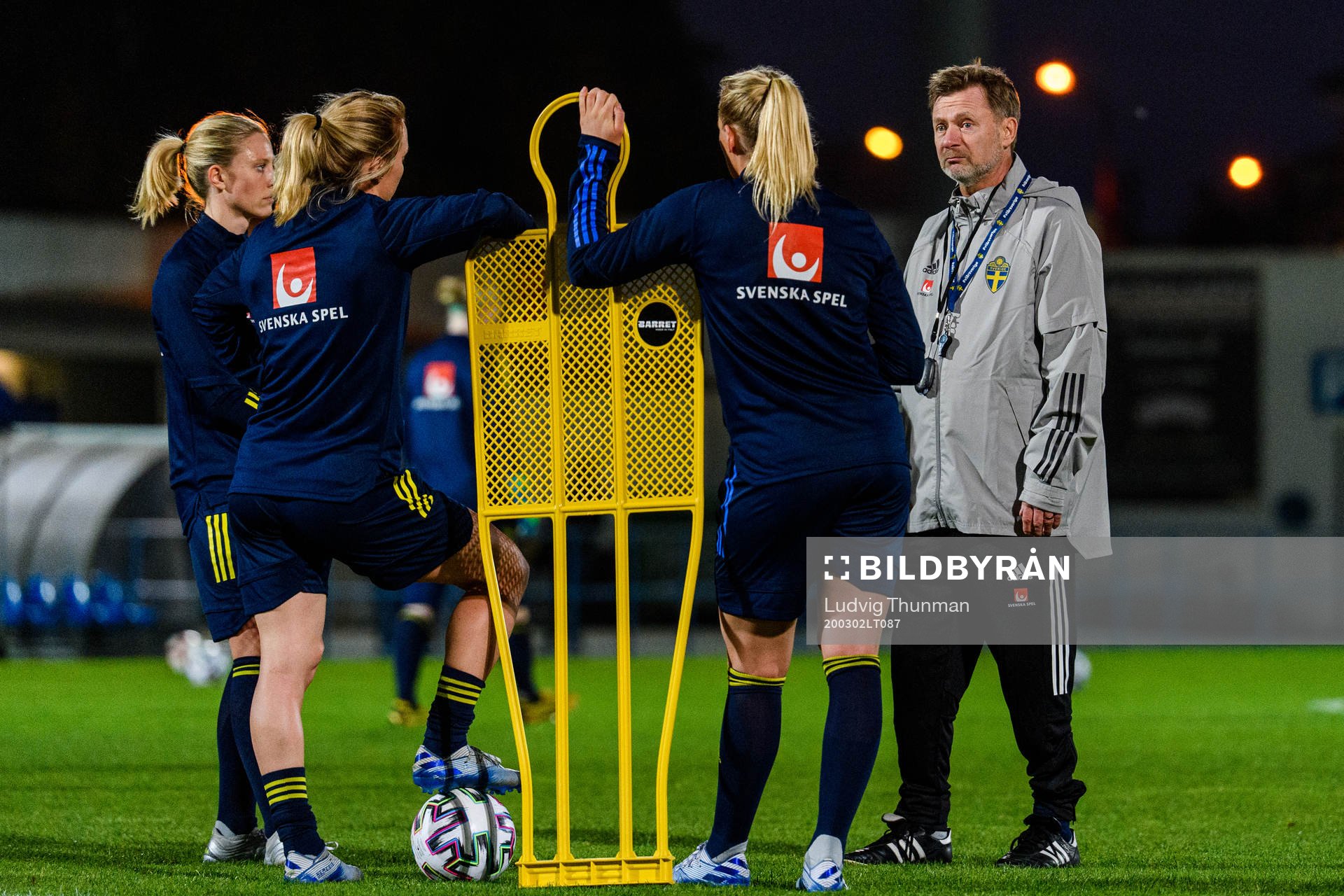 Peter Gerhardsson, head coach speaks with Rebecka