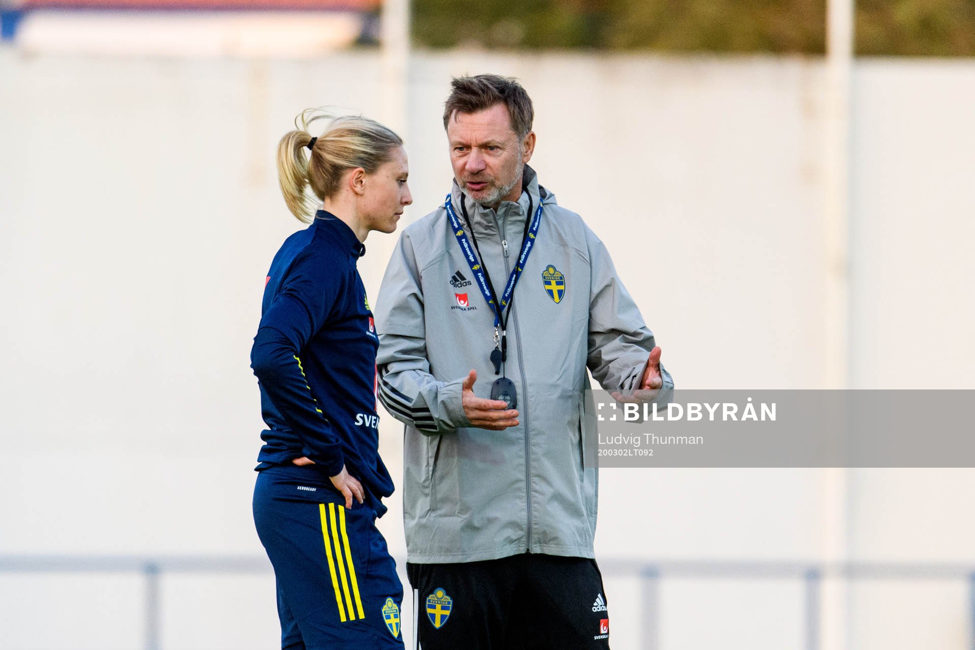 Peter Gerhardsson, head coach speaks with Rebecka Blomqvist
