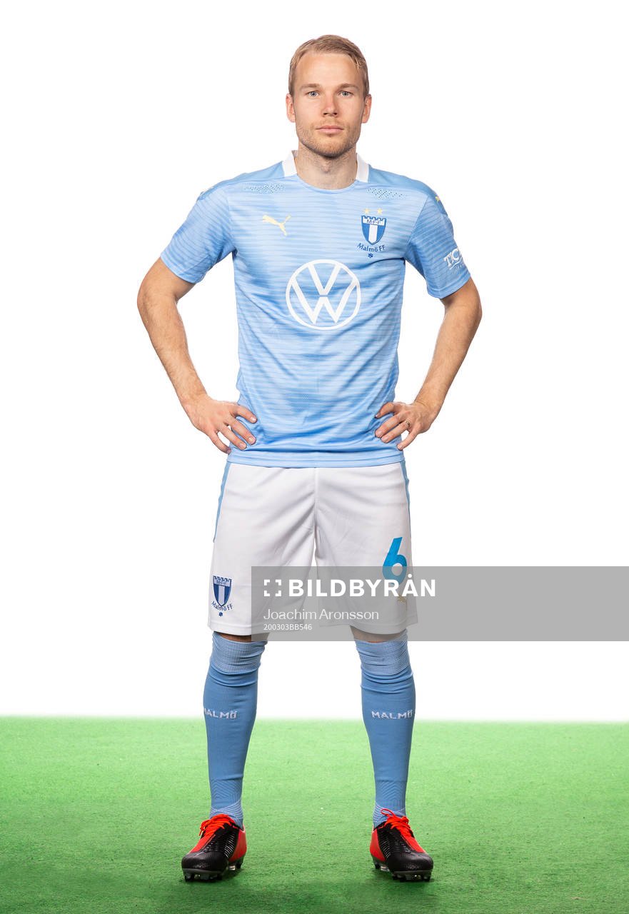 s Oscar Lewicki
